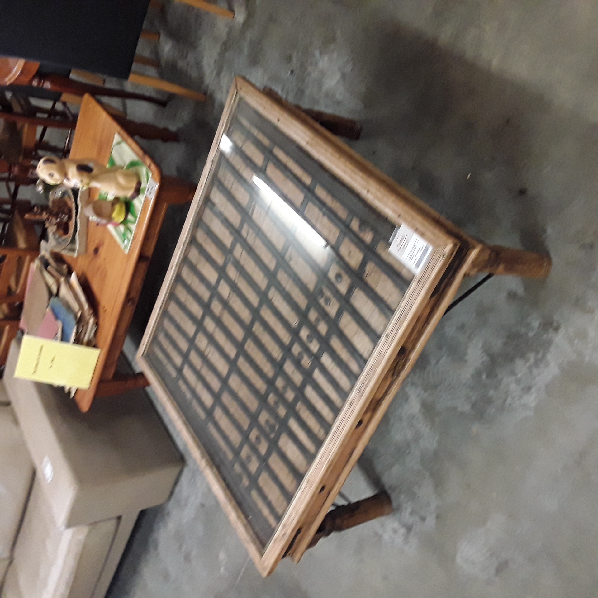<p>Table de salon teck<br />108x95cm<br />125,00 € T.T.C<br /><a href="/Article/124087?type=depose" style="color:white;" target="_blank">Lien vers l'article</a></p>