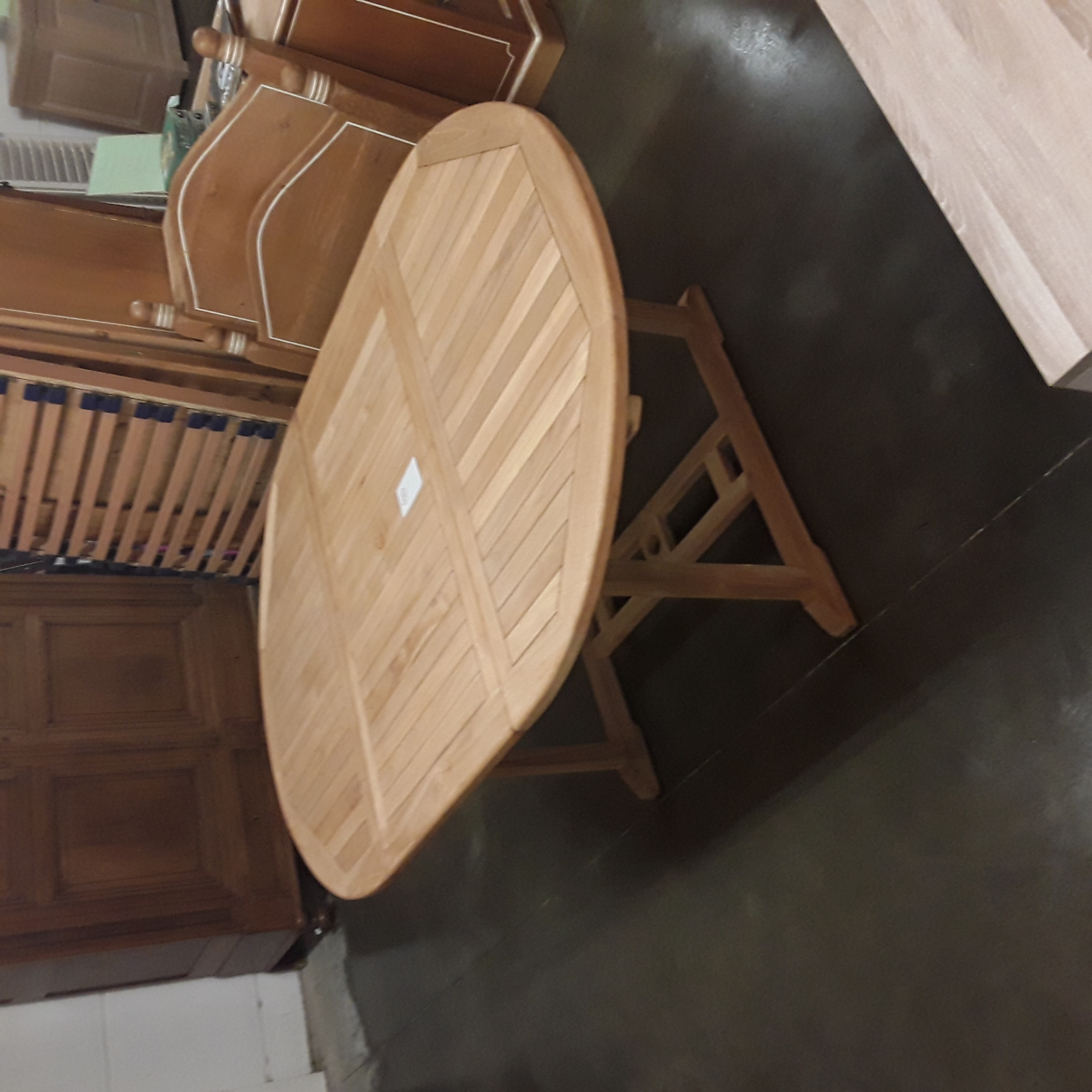 <p>Table Ovale En TECK<br />120x120 x180<br />295,00 € T.T.C<br /><a href="/Article/124002?type=depose" style="color:white;" target="_blank">Lien vers l'article</a></p>
