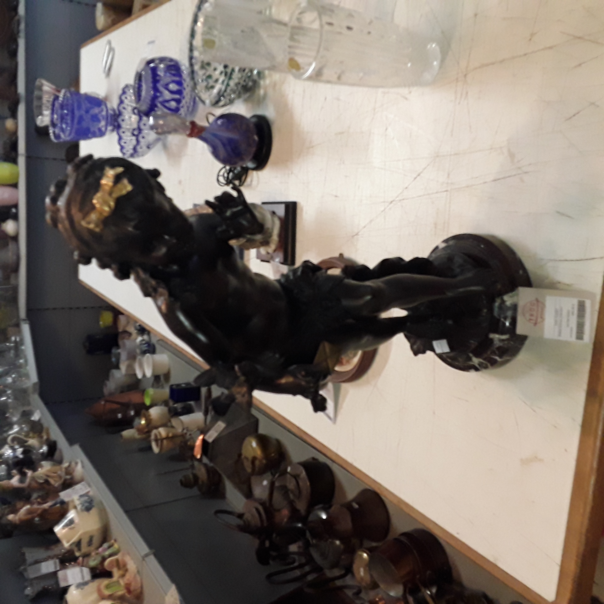 <p>Statue bronze chérubin<br />600,00 € T.T.C<br /><a href="/Article/124602?type=depose" style="color:white;" target="_blank">Lien vers l'article</a></p>
