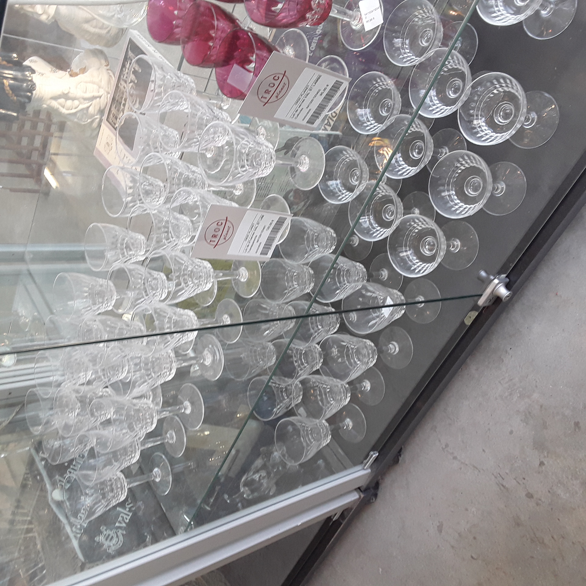 <p>Lot de 47verres VAL ST LAMBERT<br />Transparents<br />96,00 € T.T.C<br /><a href="/Article/123401?type=depose" style="color:white;" target="_blank">Lien vers l'article</a></p>