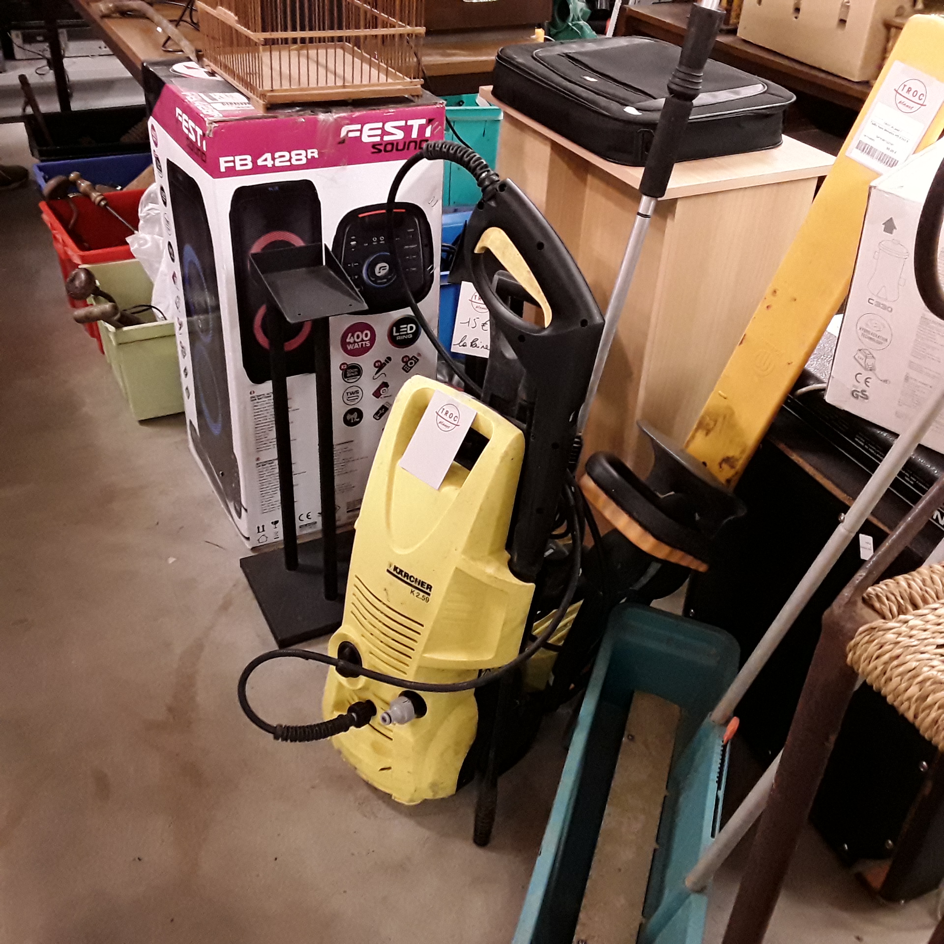 <p>Karcher avec brosse ronde<br />30,00 € T.T.C<br /><a href="/Article/122821?type=depose" style="color:white;" target="_blank">Lien vers l'article</a></p>