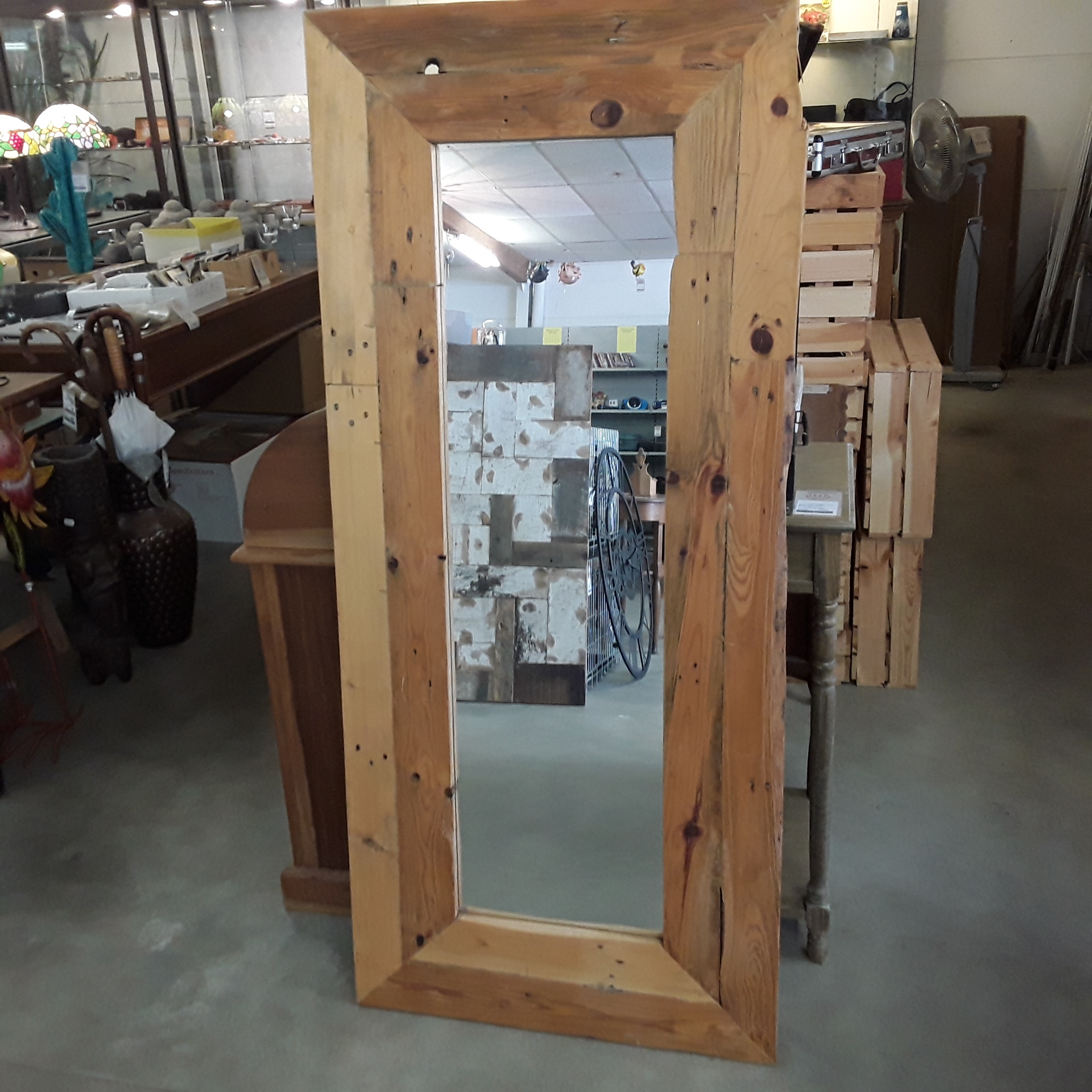 <p>Miroir rect pin<br />à restaurer<br />60,00 € T.T.C<br /><a href="/Article/122038?type=depose" style="color:white;" target="_blank">Lien vers l&#39;article</a></p>