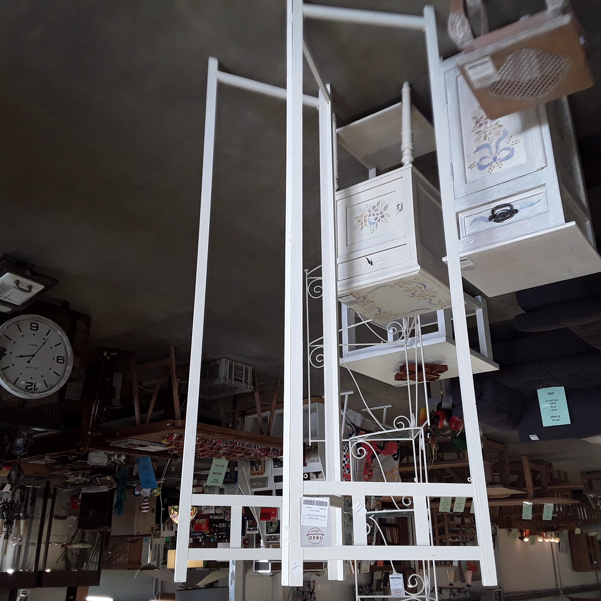 <p>Structure paravent blanc<br />10,00 € T.T.C<br /><a href="/Article/123513?type=depose" style="color:white;" target="_blank">Lien vers l'article</a></p>