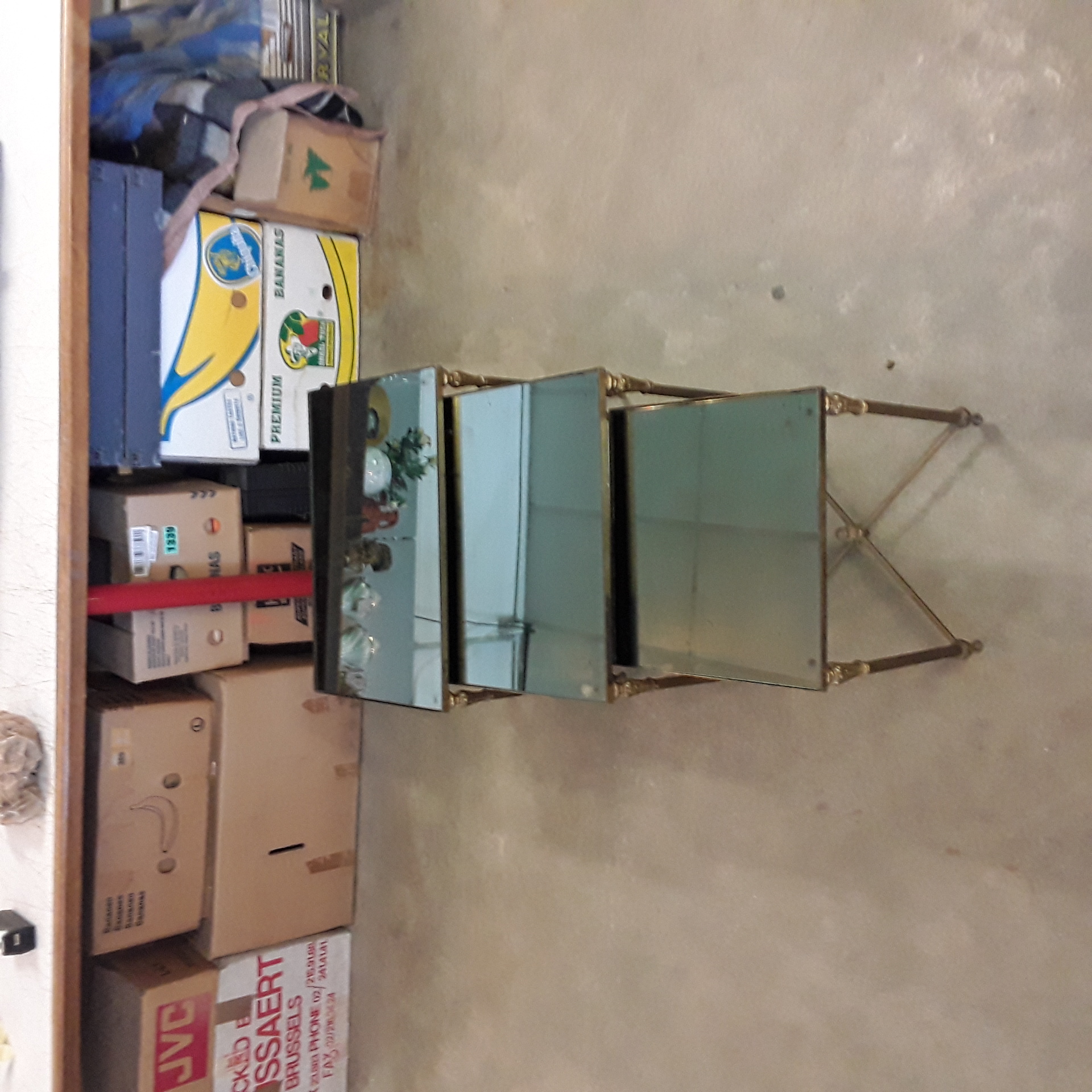 <p>Table gigogne Napoléon 3<br />60,00 € T.T.C<br /><a href="/Article/123602?type=depose" style="color:white;" target="_blank">Lien vers l'article</a></p>