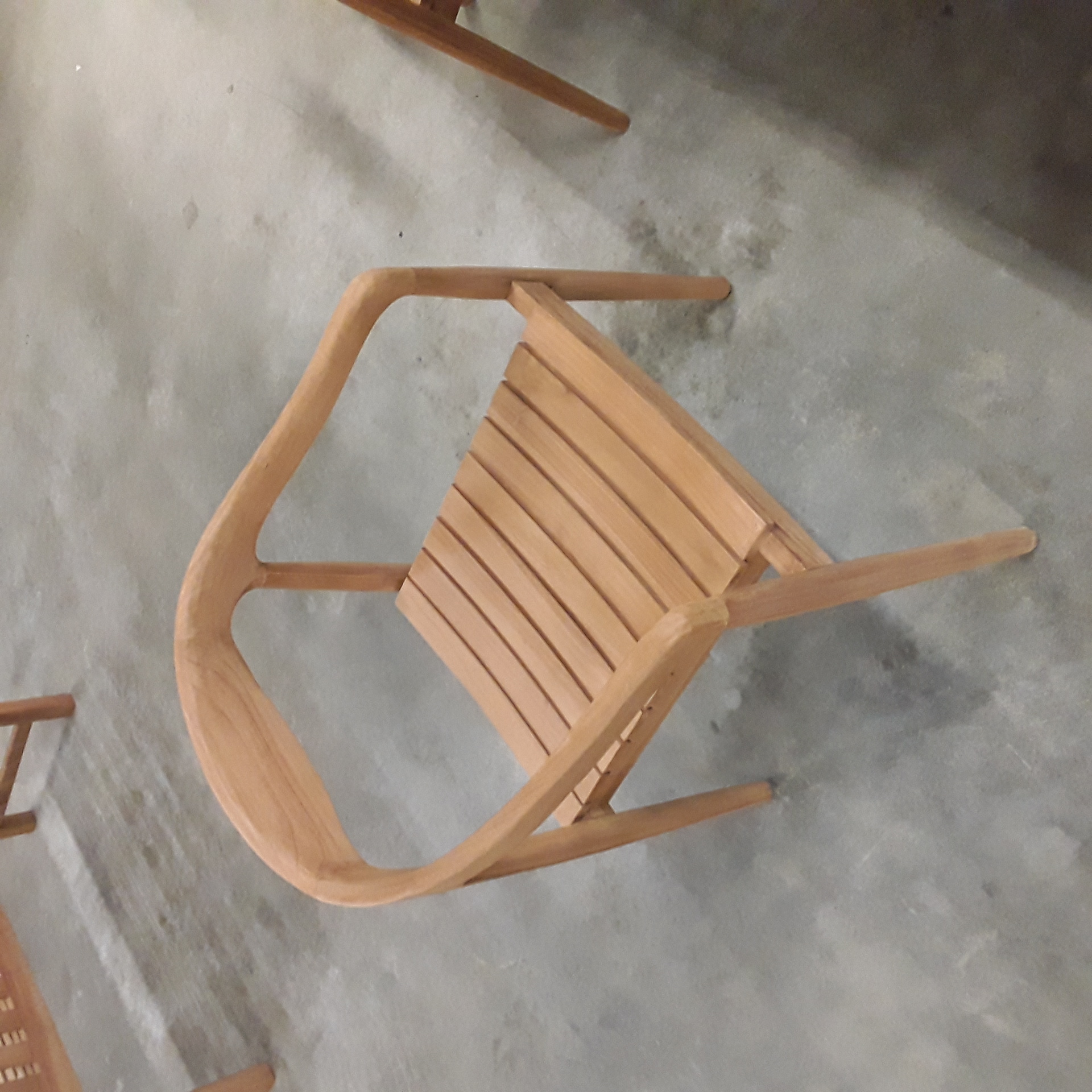 <p>Fauteuil Wishbone Teck<br />empilable AGSCWI<br />175,00 € T.T.C<br /><a href="/Article/4685?type=neuf" style="color:white;" target="_blank">Lien vers l'article</a></p>