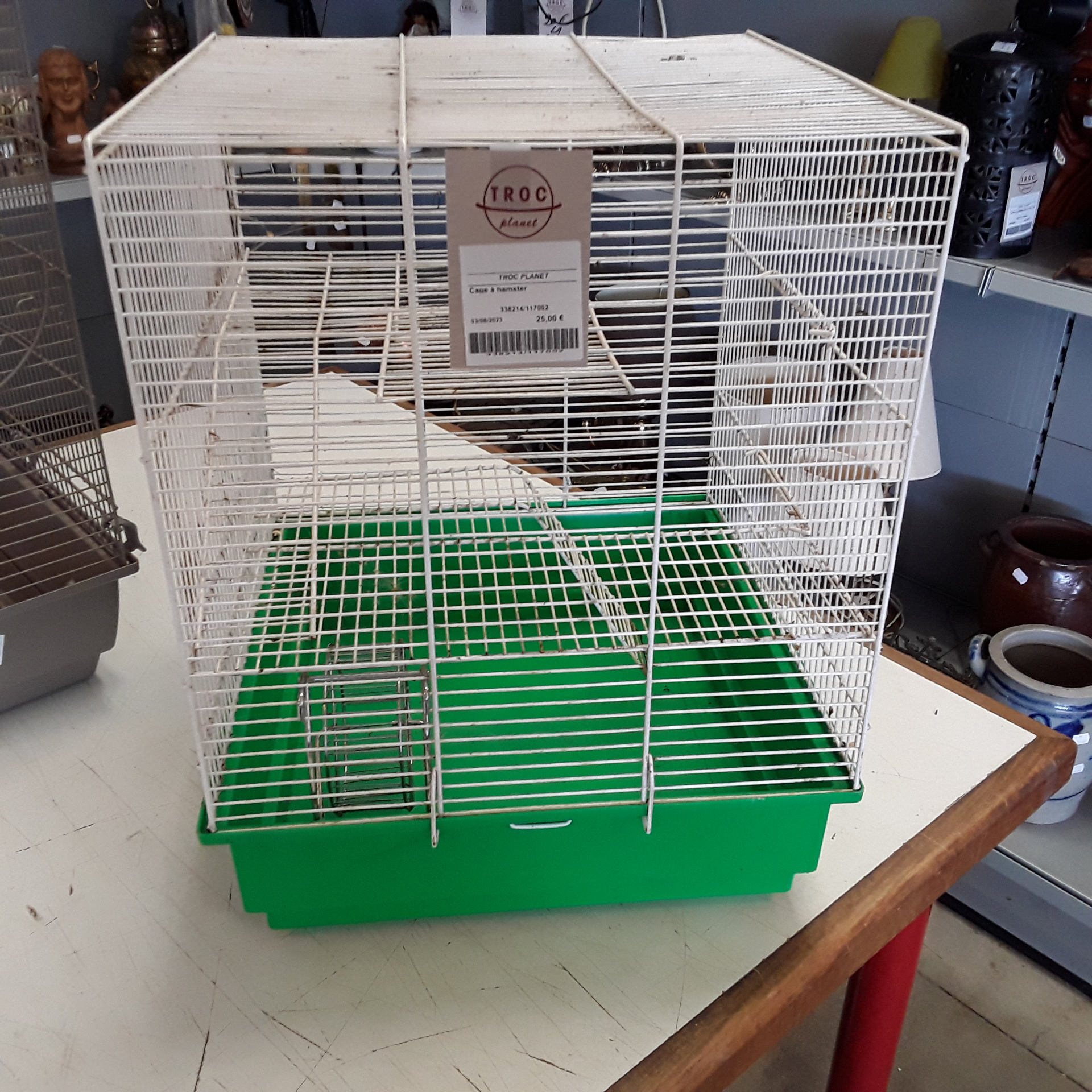 <p>Cage à hamster<br />10,00 € T.T.C<br /><a href="/Article/117002?type=depose" style="color:white;" target="_blank">Lien vers l&#39;article</a></p>