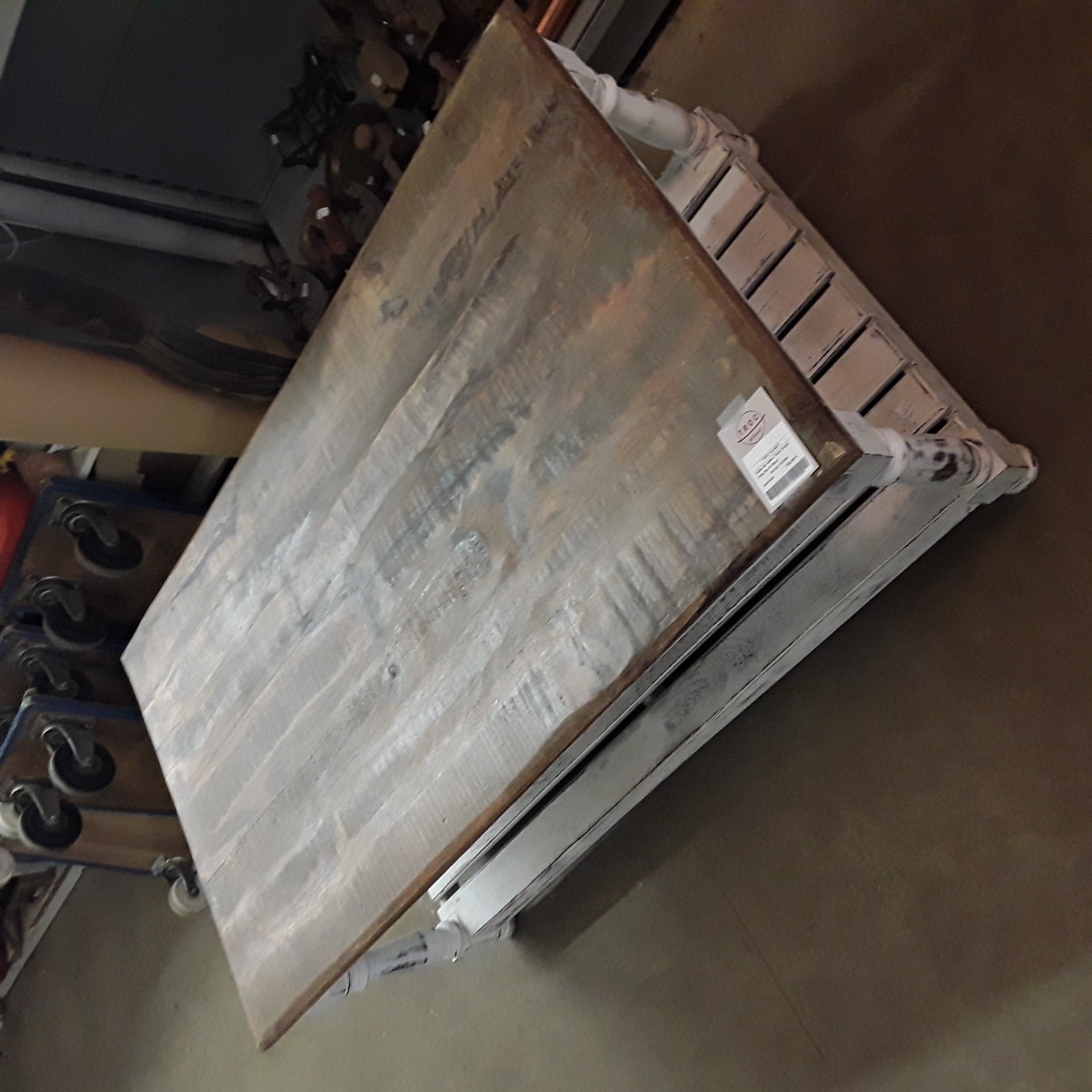 <p>Table de salon Teck foncé <br />135x75x H 50cm <br />150,00 € T.T.C<br /><a href="/Article/123266?type=depose" style="color:white;" target="_blank">Lien vers l'article</a></p>