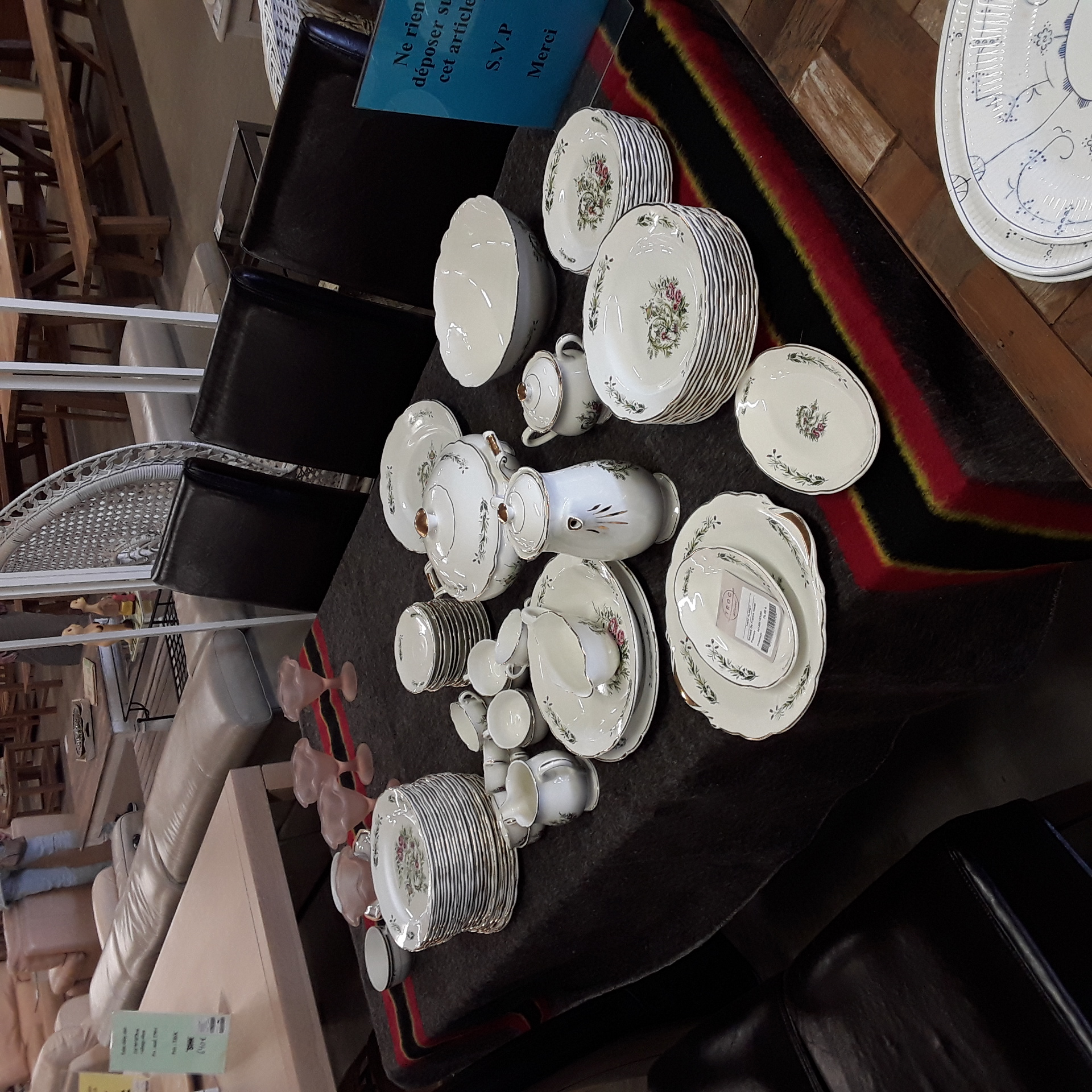 <p>Service De France royan<br />Faience<br />70,00 € T.T.C<br /><a href="/Article/123589?type=depose" style="color:white;" target="_blank">Lien vers l'article</a></p>