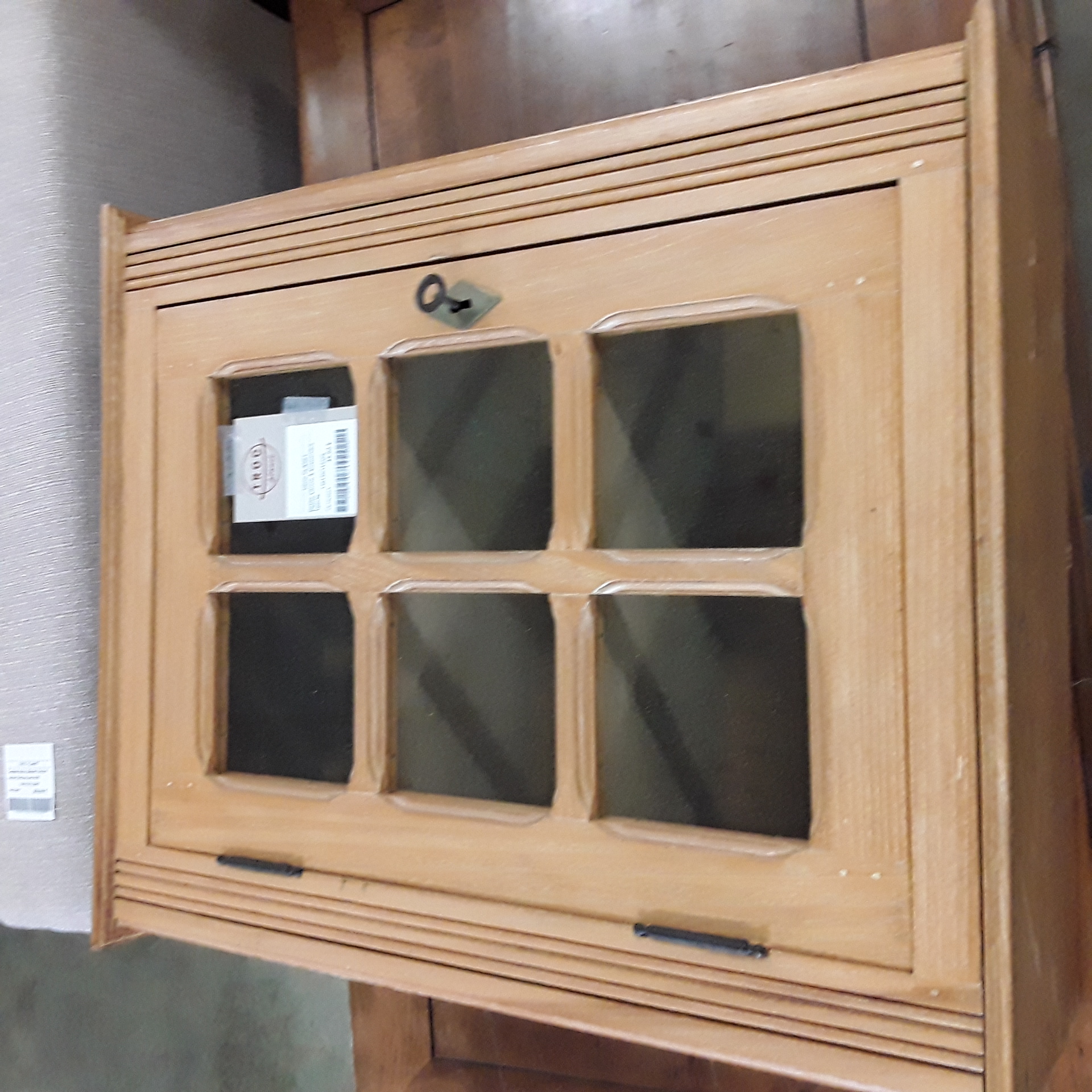 <p>Petite vitrine à suspendre<br />1porte<br />36,00 € T.T.C<br /><a href="/Article/112406?type=depose" style="color:white;" target="_blank">Lien vers l&#39;article</a></p>