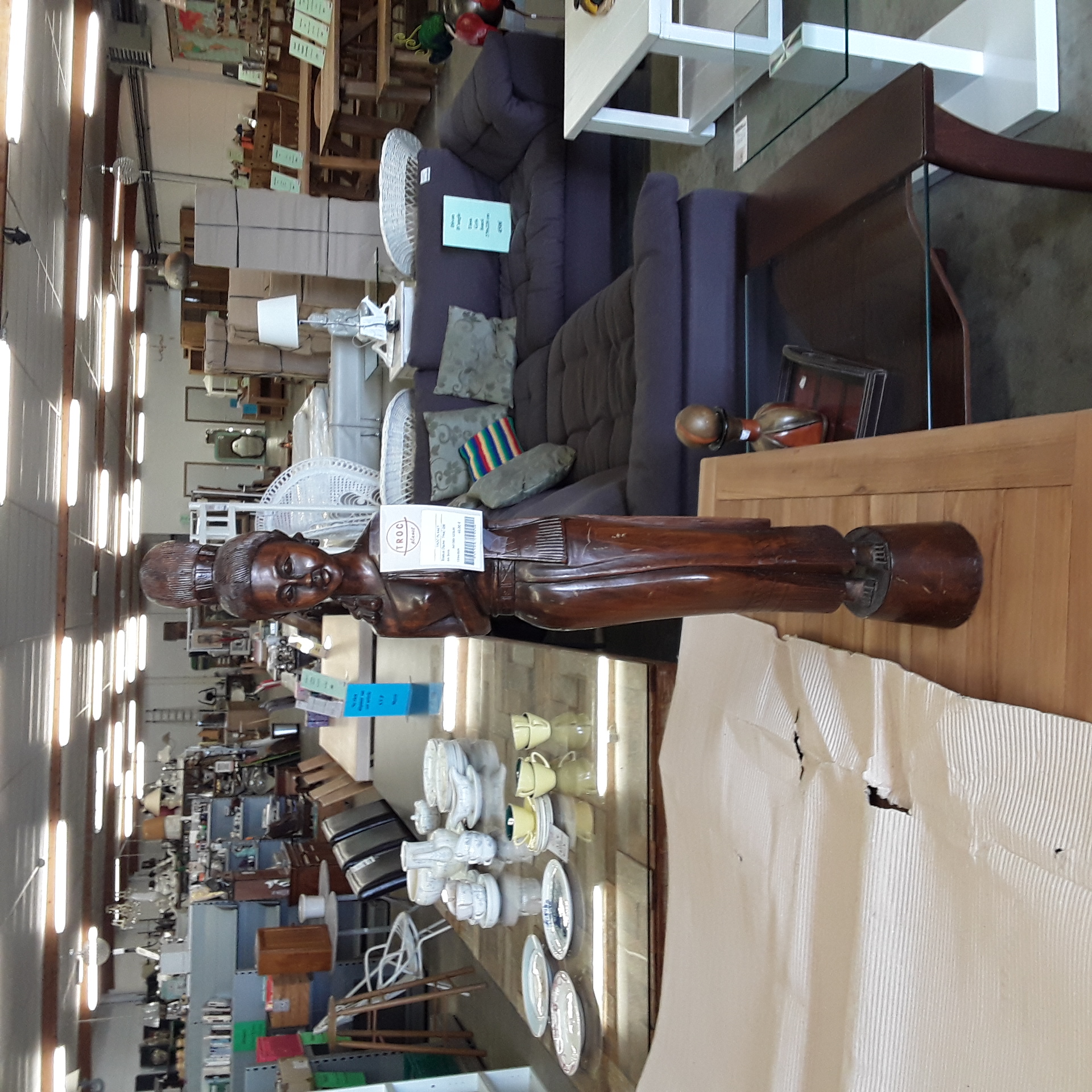 <p>Statue Dame  THAÏ GM<br />en bois<br />40,00 € T.T.C<br /><a href="/Article/123536?type=depose" style="color:white;" target="_blank">Lien vers l'article</a></p>