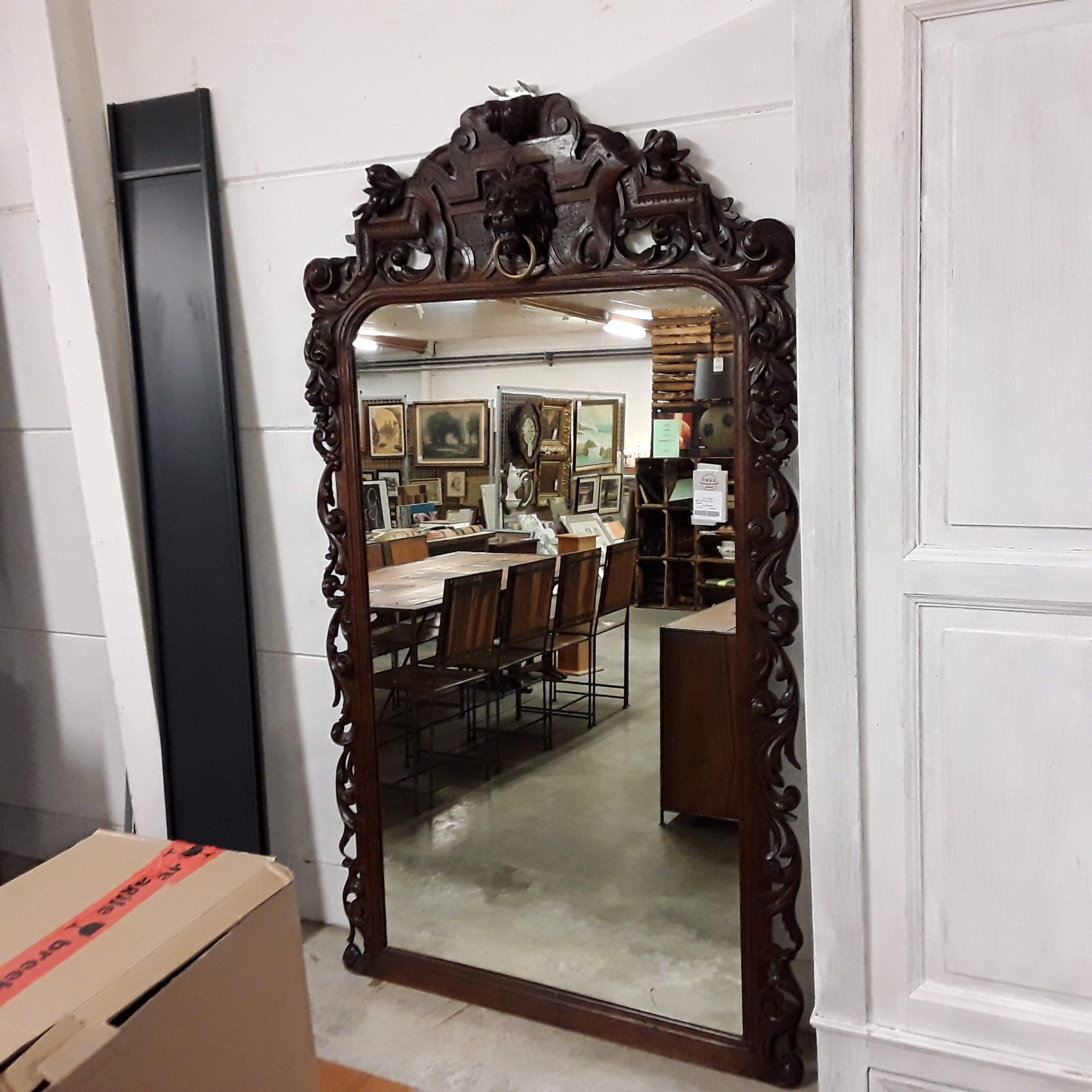 <p>Miroir GM Tête de lion<br />travaillé<br />225,00 € T.T.C<br /><a href="/Article/122949?type=depose" style="color:white;" target="_blank">Lien vers l'article</a></p>