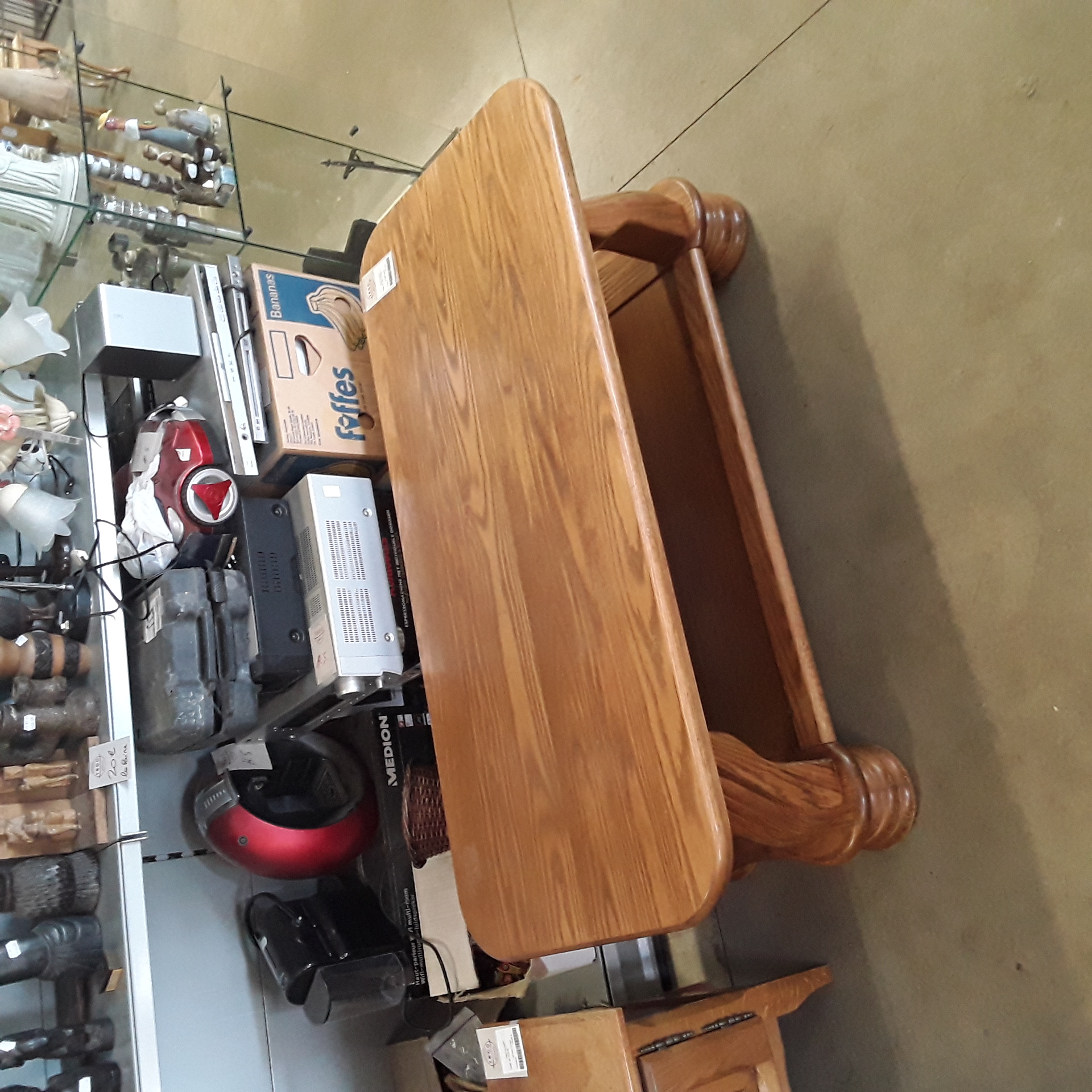 <p>Table de salon en bois<br />40,00 € T.T.C<br /><a href="/Article/123827?type=depose" style="color:white;" target="_blank">Lien vers l'article</a></p>