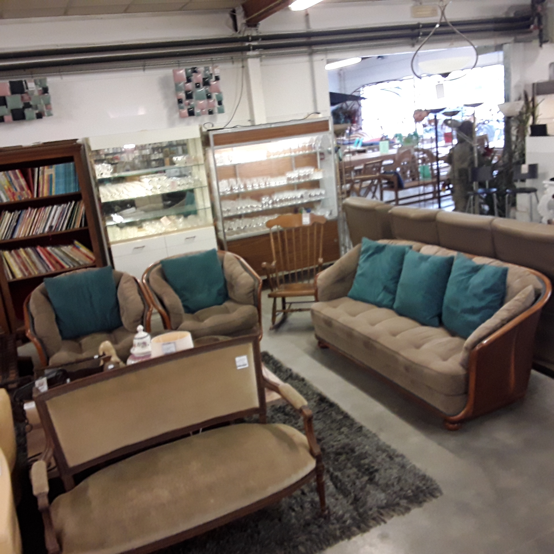 <p>Salon Roche Bobois cannelé<br />3+1+1 arrondis<br />395,00 € T.T.C<br /><a href="/Article/122454?type=depose" style="color:white;" target="_blank">Lien vers l&#39;article</a></p>