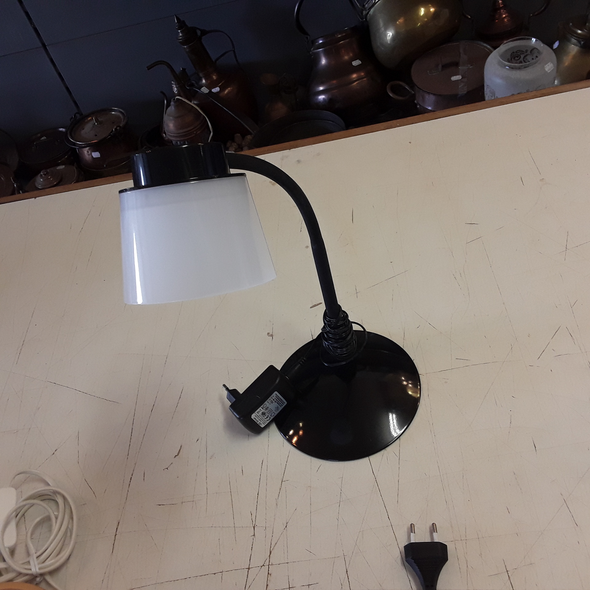 <p>Lampe de chevet EGLO<br />20,00 € T.T.C<br /><a href="/Article/122209?type=depose" style="color:white;" target="_blank">Lien vers l&#39;article</a></p>