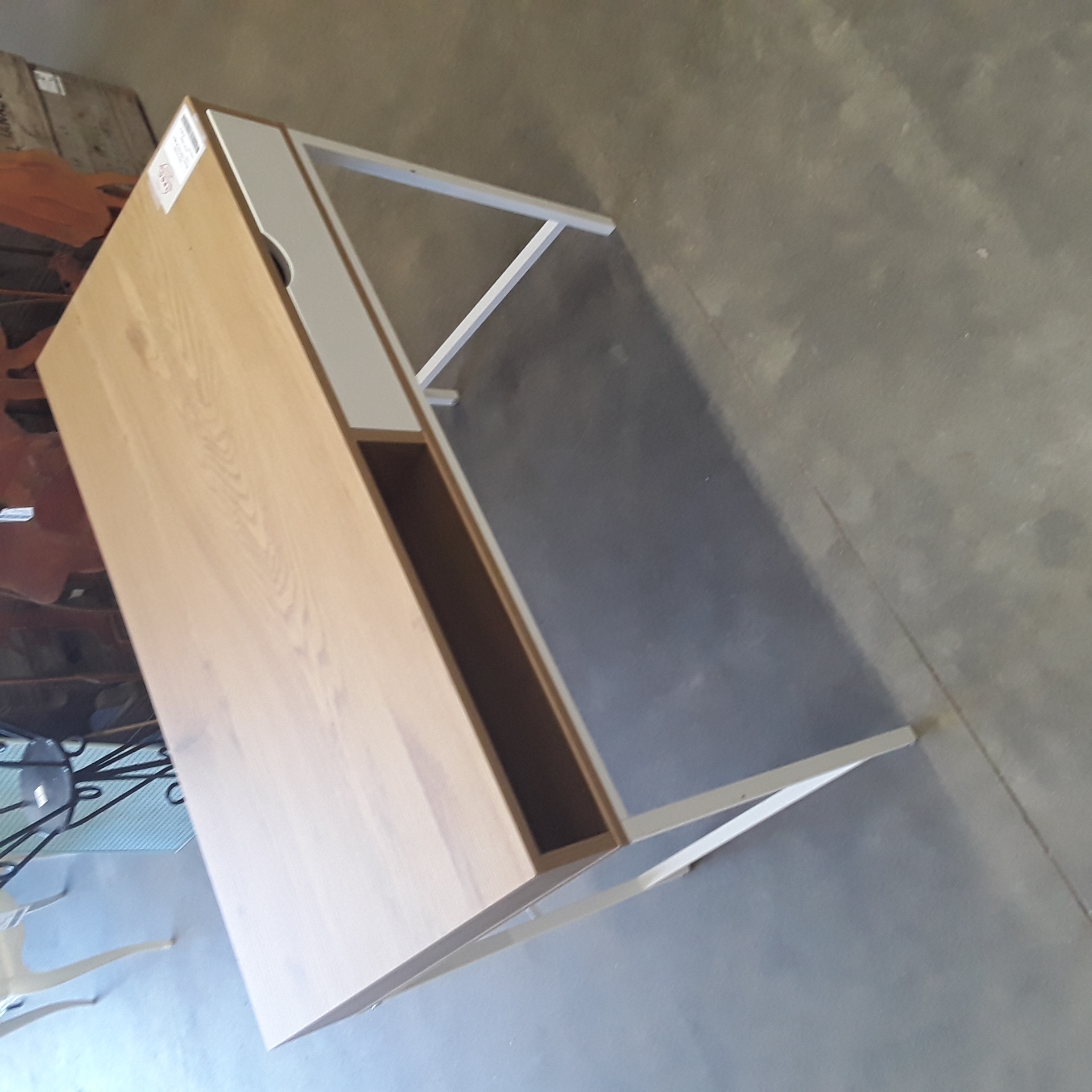<p>Bureau métal bois en hêtre<br /> 1 tiroir<br />40,00 € T.T.C<br /><a href="/Article/123967?type=depose" style="color:white;" target="_blank">Lien vers l'article</a></p>