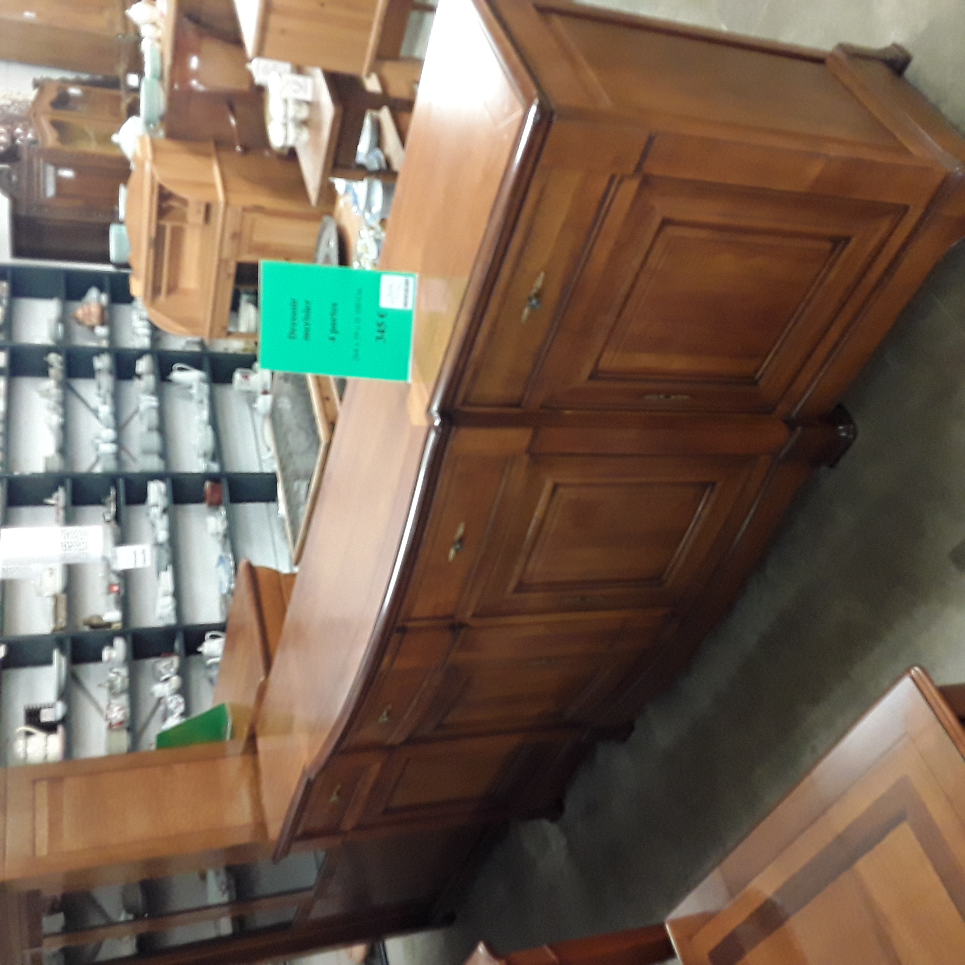 <p>Dressoir merisier 264 Cm<br />+clés (32)<br />345,00 € T.T.C<br /><a href="/Article/4773?type=neuf" style="color:white;" target="_blank">Lien vers l'article</a></p>