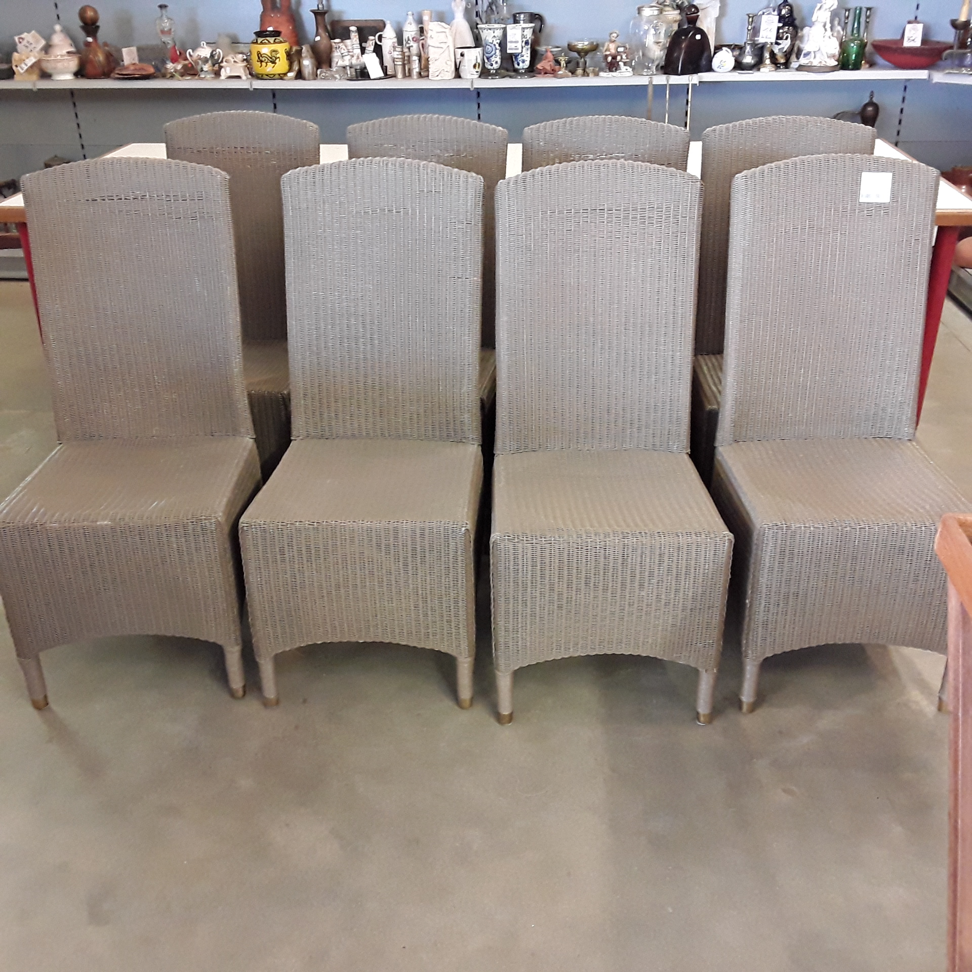 <p>Lot de 8 chaises dossiers<br />haut en rotin<br />156,00 € T.T.C<br /><a href="/Article/122111?type=depose" style="color:white;" target="_blank">Lien vers l&#39;article</a></p>