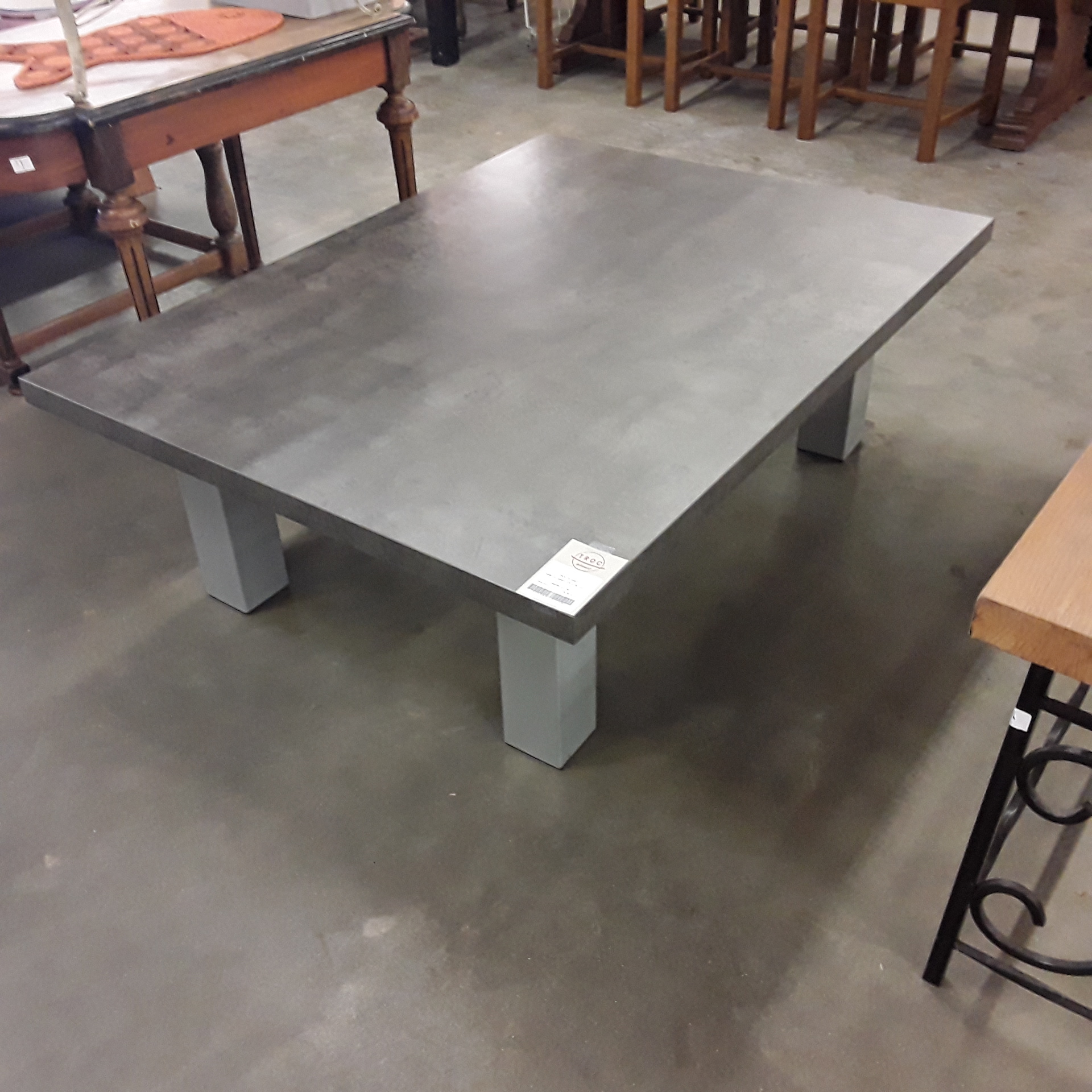 <p>Table de salon 120 x 90 cm<br />75,00 € T.T.C<br /><a href="/Article/121768?type=depose" style="color:white;" target="_blank">Lien vers l&#39;article</a></p>