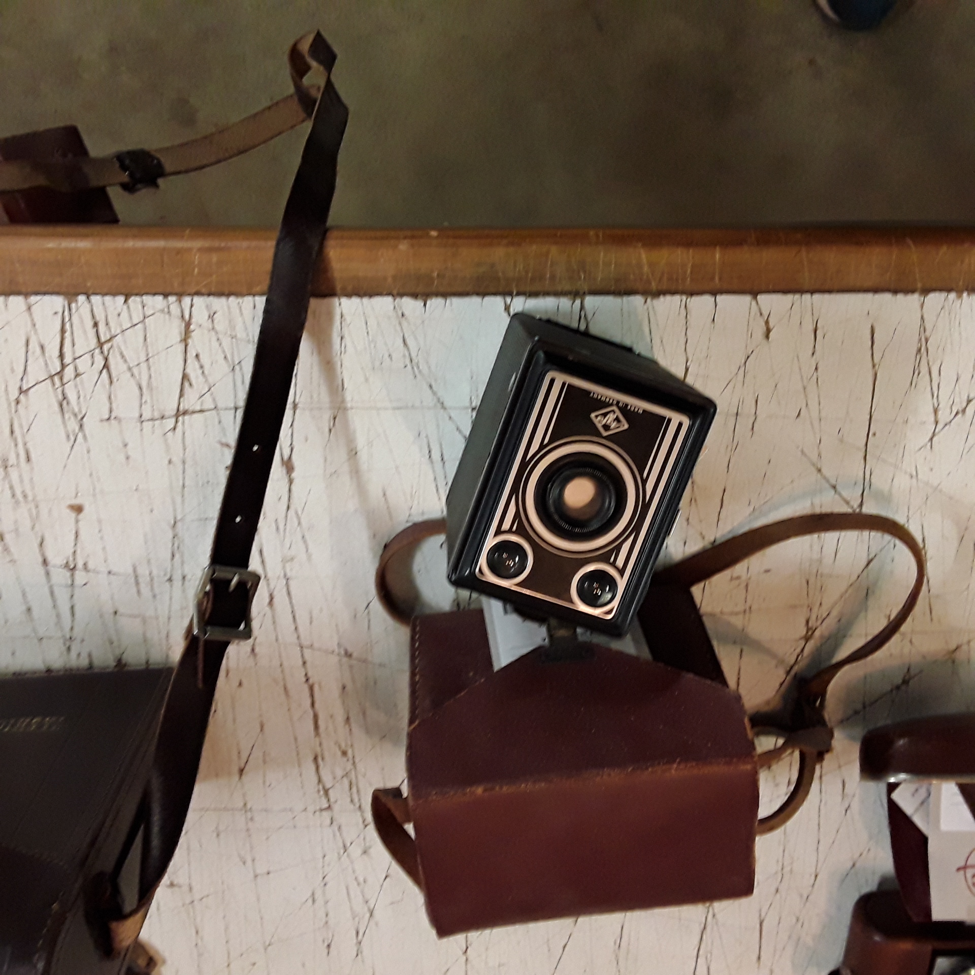 <p>Appareil photo AGFA<br />pochette cuir brun<br />40,00 € T.T.C<br /><a href="/Article/123166?type=depose" style="color:white;" target="_blank">Lien vers l'article</a></p>