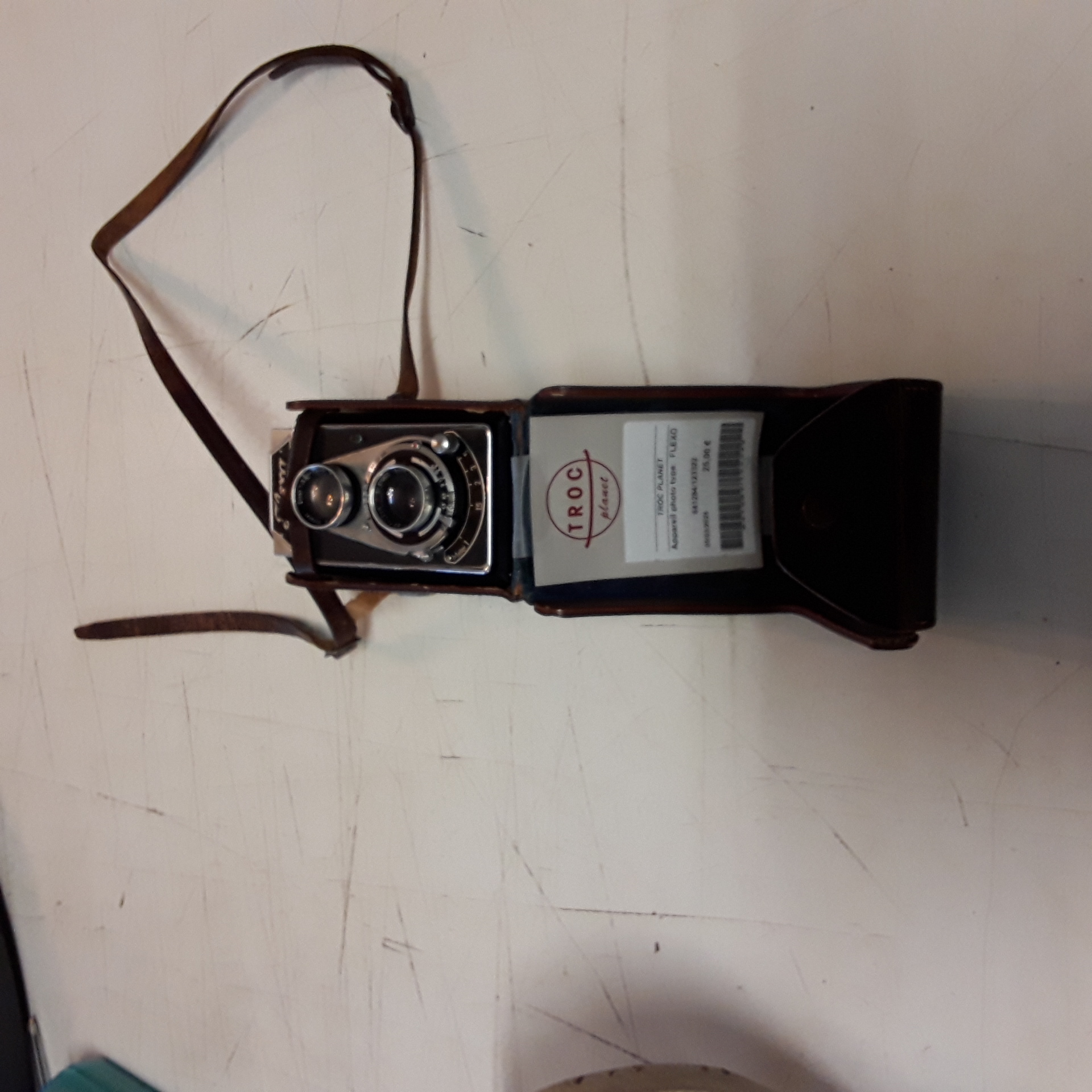 <p>Appareil photo type:  FLEXO<br />25,00 € T.T.C<br /><a href="/Article/123322?type=depose" style="color:white;" target="_blank">Lien vers l'article</a></p>