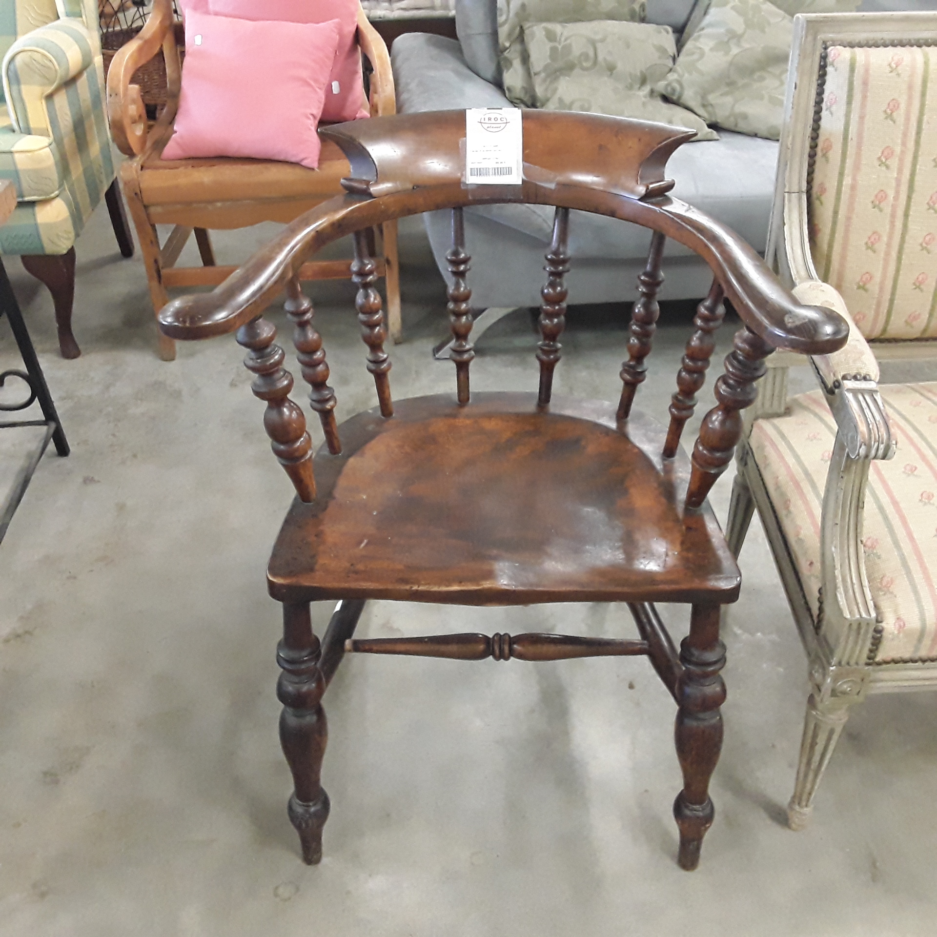<p>Fauteuil arrondi ancien<br />80,00 € T.T.C<br /><a href="/Article/121827?type=depose" style="color:white;" target="_blank">Lien vers l&#39;article</a></p>