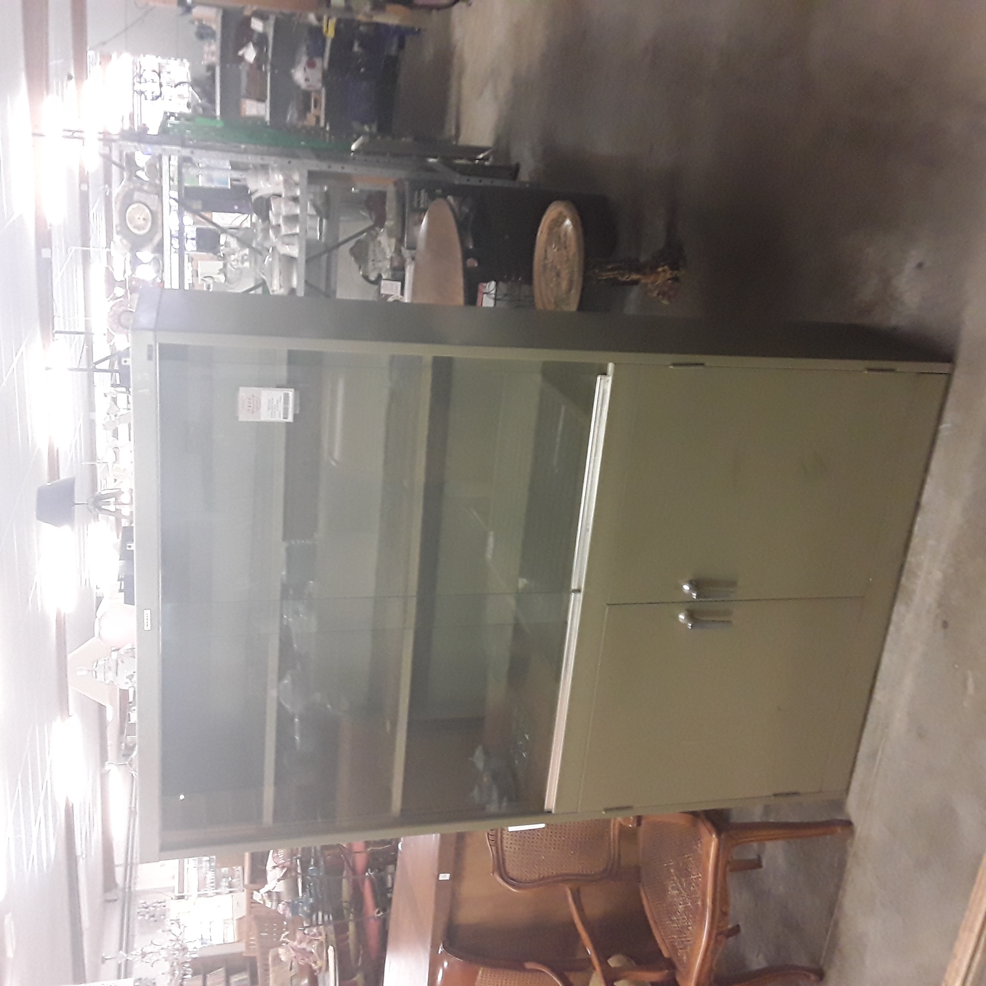 <p>Armoire métal 2 portes  <br />2 portes vitrées<br />75,00 € T.T.C<br /><a href="/Article/124539?type=depose" style="color:white;" target="_blank">Lien vers l'article</a></p>