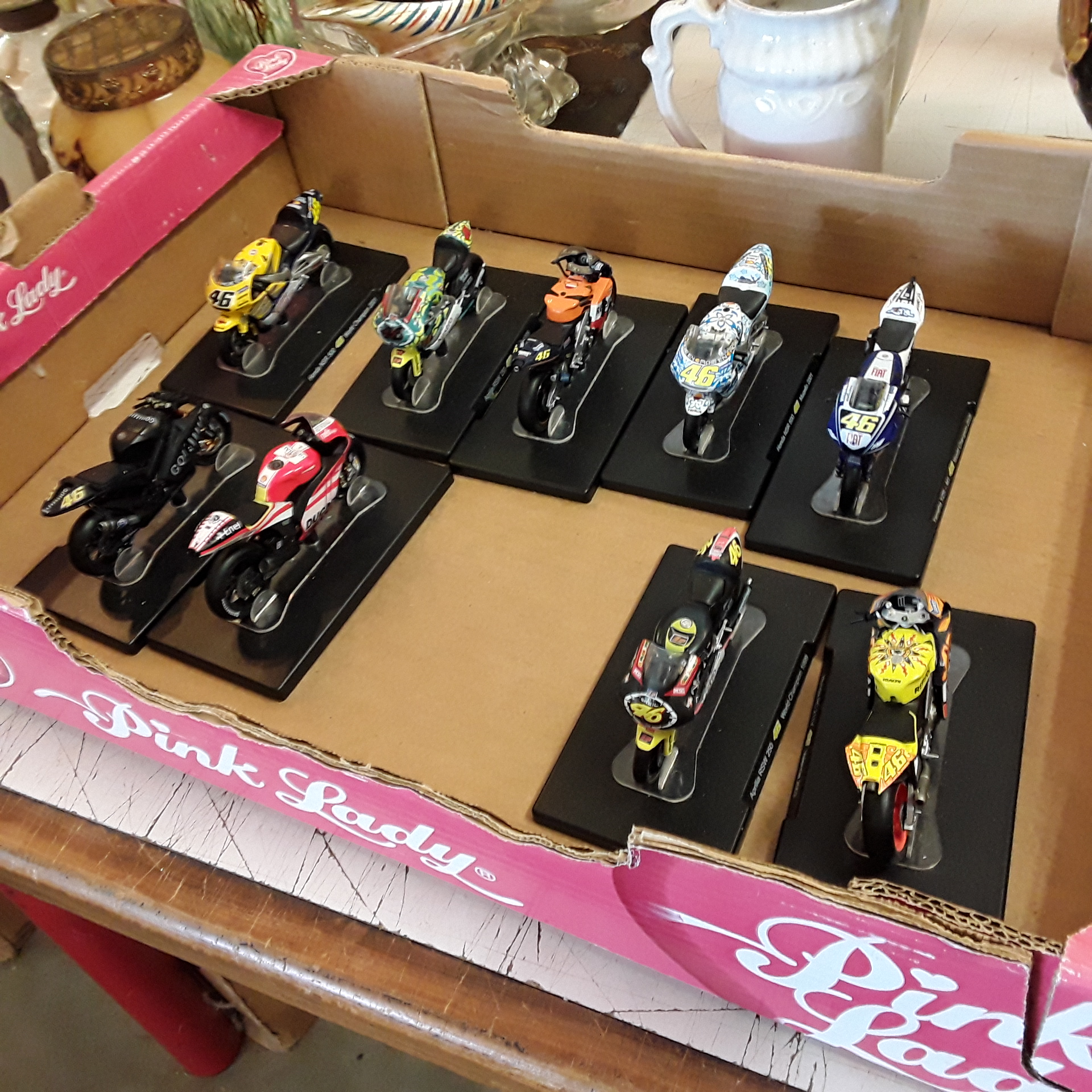 <p>Moto modèle réduit sur socle<br />8,00 € T.T.C<br /><a href="/Article/122651?type=depose" style="color:white;" target="_blank">Lien vers l'article</a></p>