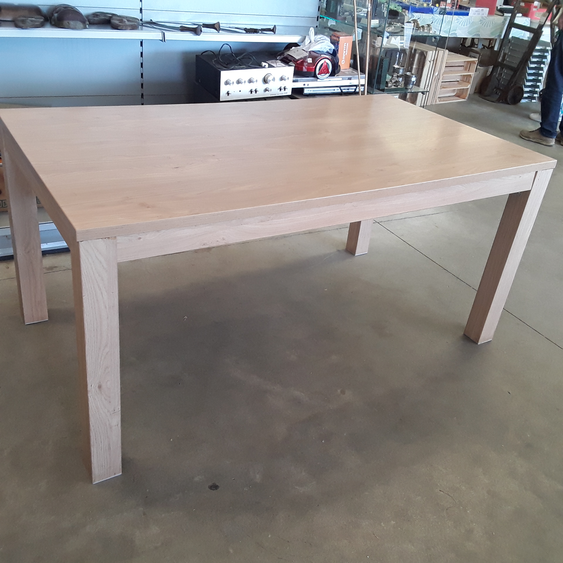 <p>Table 160 x 90 cm ton clair<br />64,00 € T.T.C<br /><a href="/Article/119153?type=depose" style="color:white;" target="_blank">Lien vers l&#39;article</a></p>