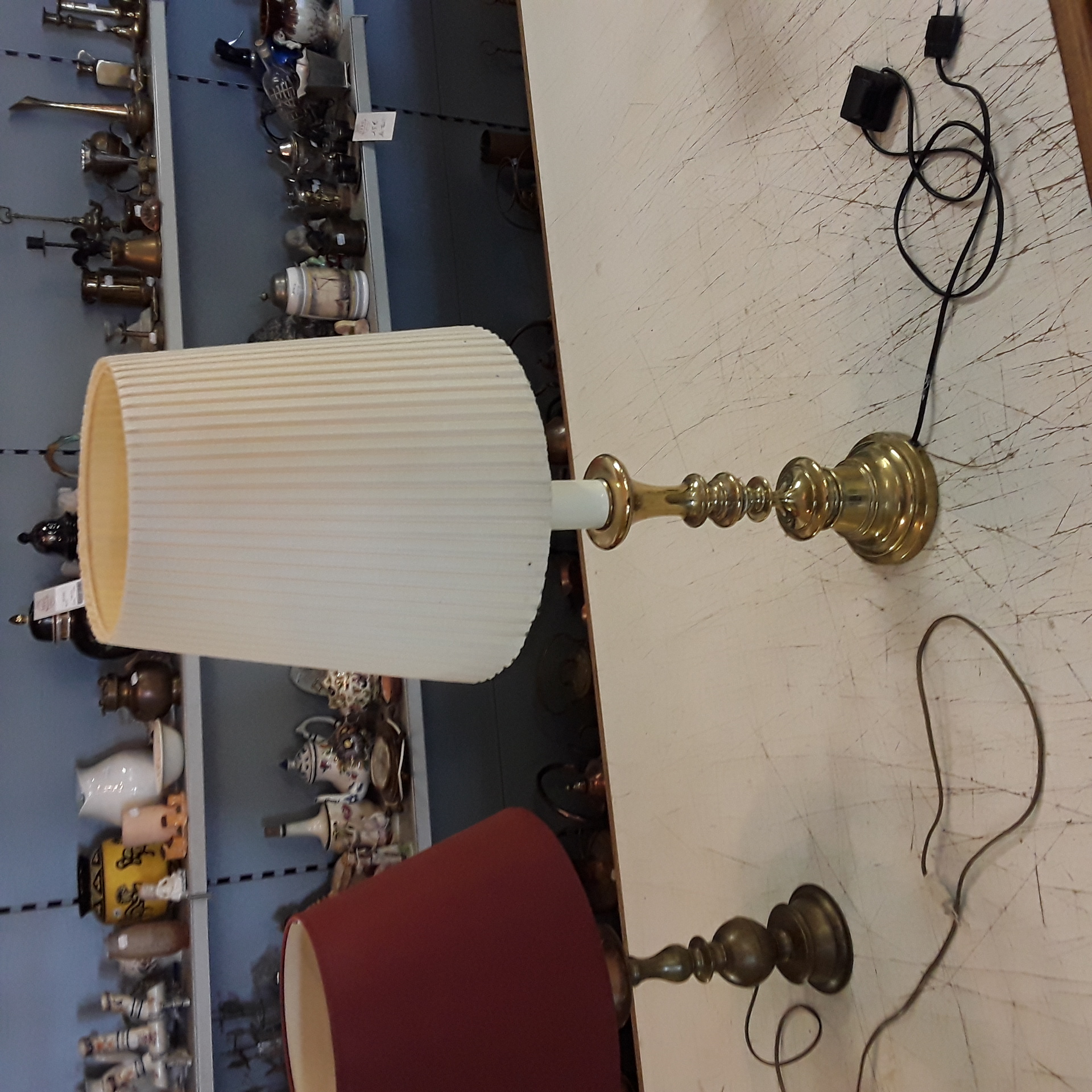 <p>Lampe ancienne Cuivre ABJ :<br />Blanc<br />20,00 € T.T.C<br /><a href="/Article/123887?type=depose" style="color:white;" target="_blank">Lien vers l'article</a></p>