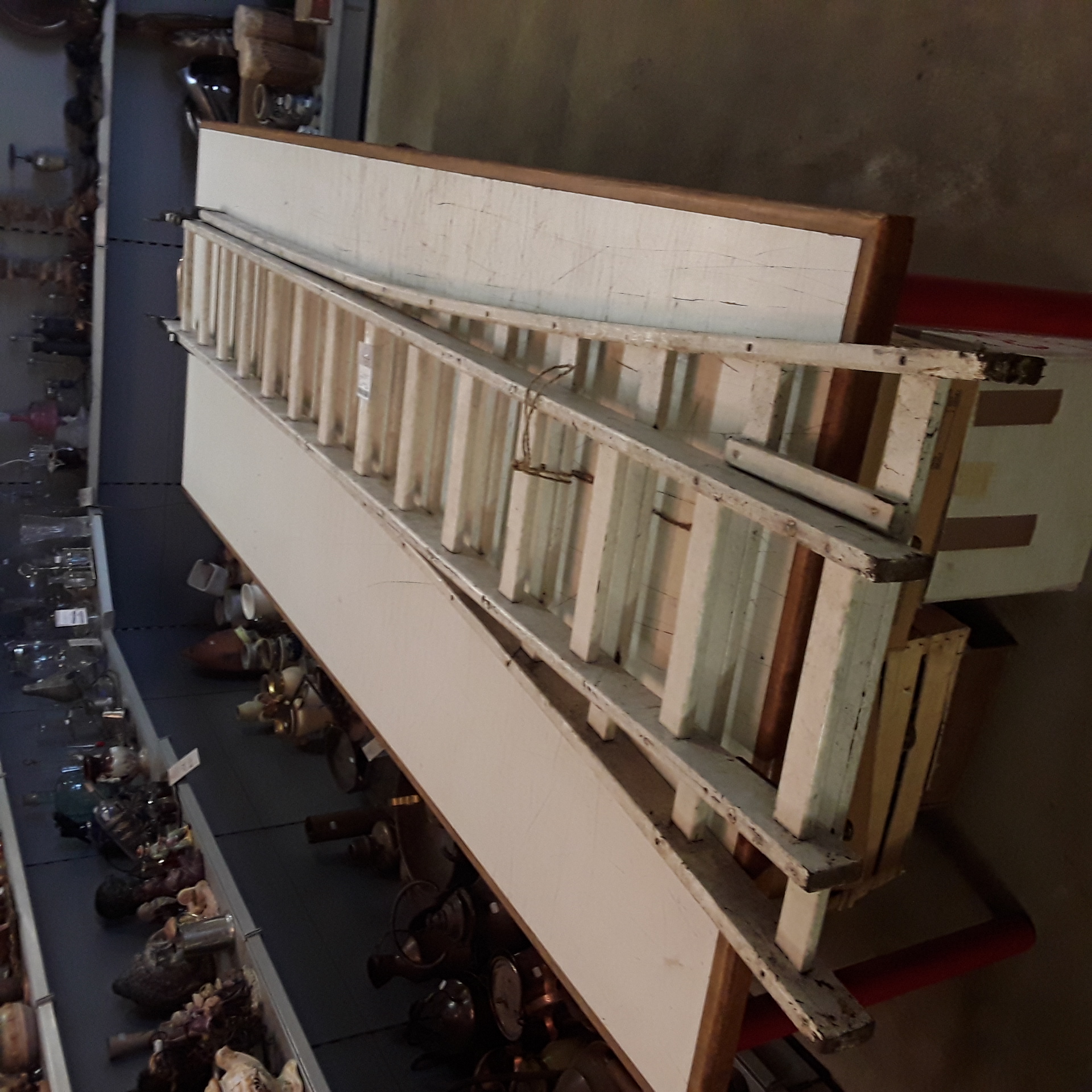 <p>Echelle en bois <br />6m<br />90,00 € T.T.C<br /><a href="/Article/123343?type=depose" style="color:white;" target="_blank">Lien vers l'article</a></p>