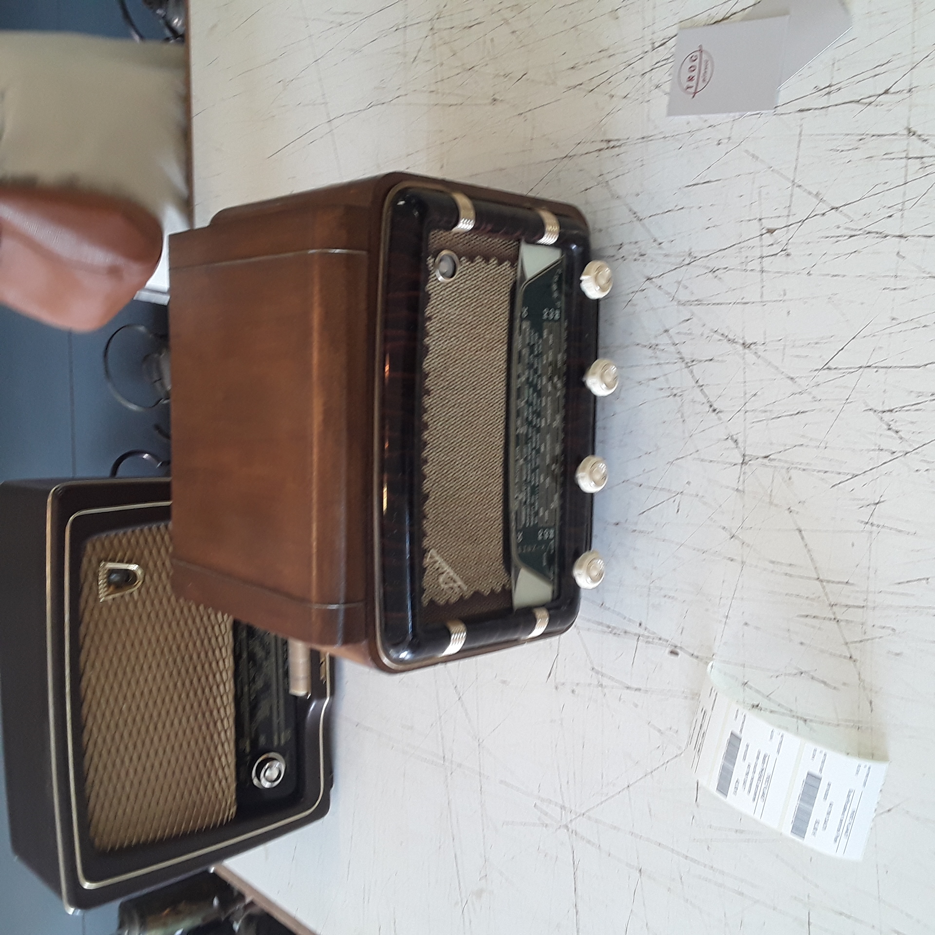 <p>Radio PHENIX ancienne<br />onde courte moyenne<br />40,00 € T.T.C<br /><a href="/Article/124577?type=depose" style="color:white;" target="_blank">Lien vers l'article</a></p>