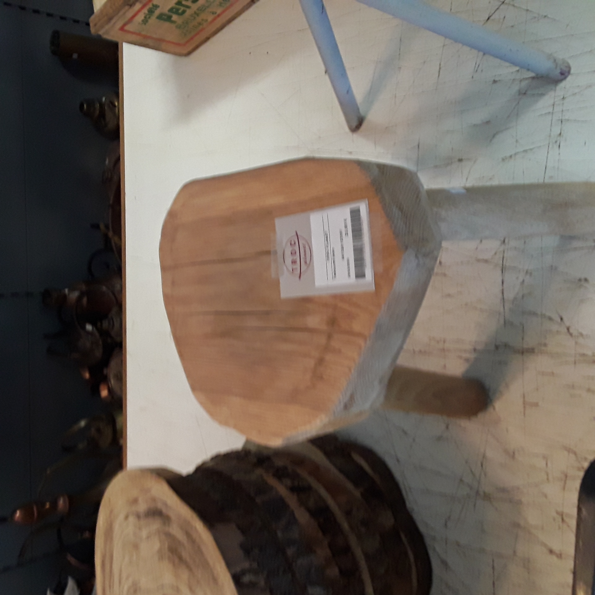 <p>Tabouret bois<br />25,00 € T.T.C<br /><a href="/Article/123397?type=depose" style="color:white;" target="_blank">Lien vers l'article</a></p>