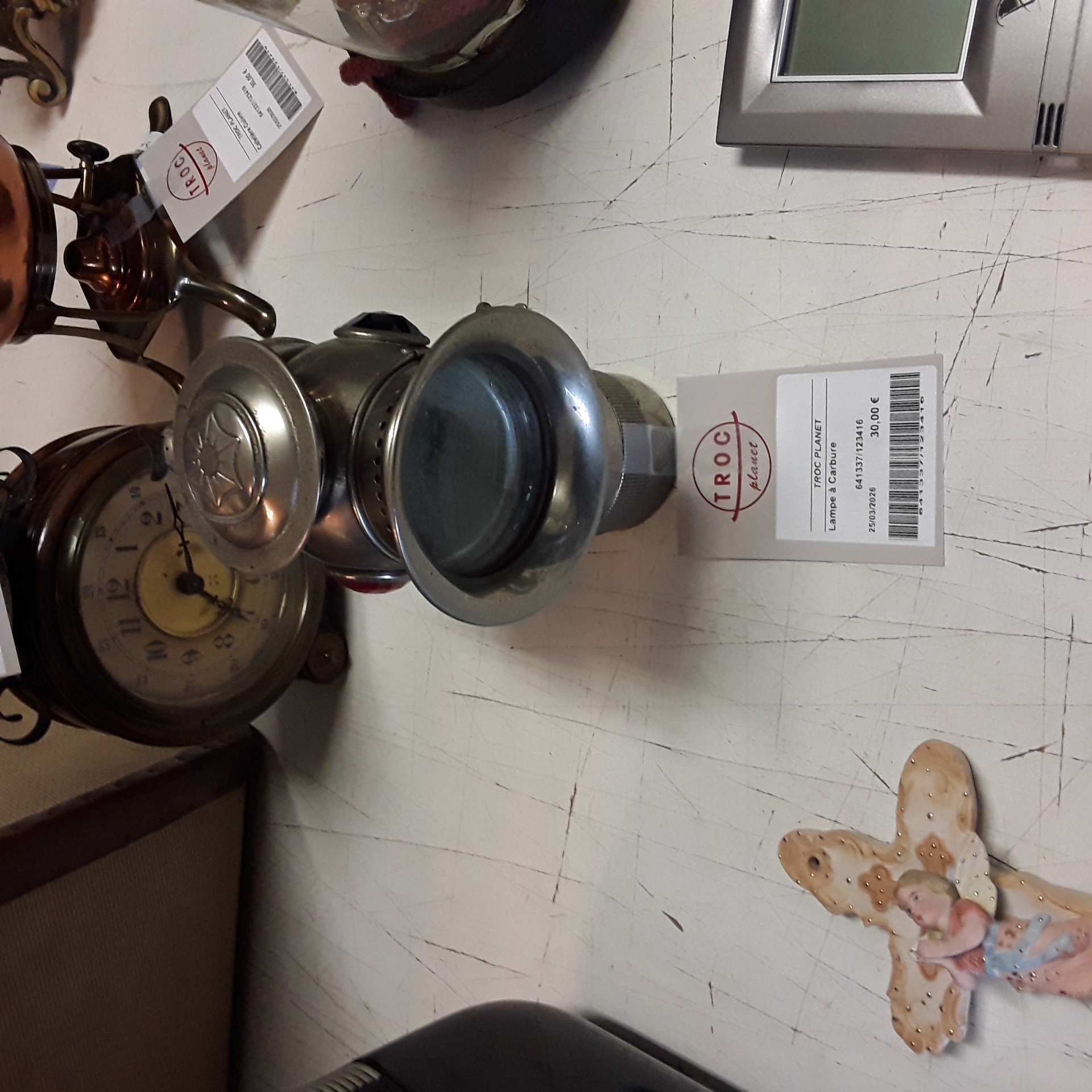 <p>Lampe à Carbure<br />24,00 € T.T.C<br /><a href="/Article/123416?type=depose" style="color:white;" target="_blank">Lien vers l'article</a></p>