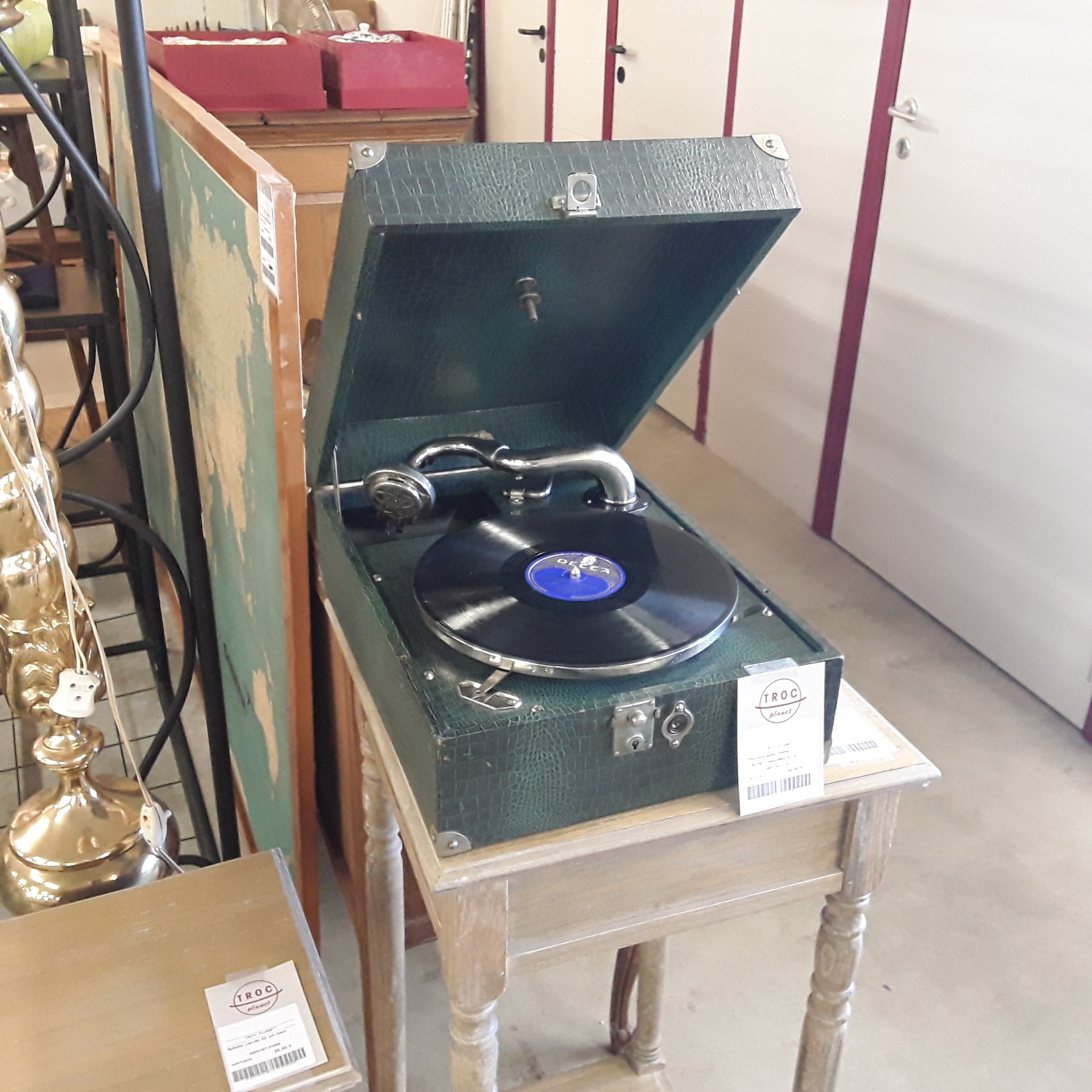 <p>Phonographe Pathe<br />+ Boite d'aiguilles ACS<br />150,00 € T.T.C<br /><a href="/Article/121817?type=depose" style="color:white;" target="_blank">Lien vers l&#39;article</a></p>