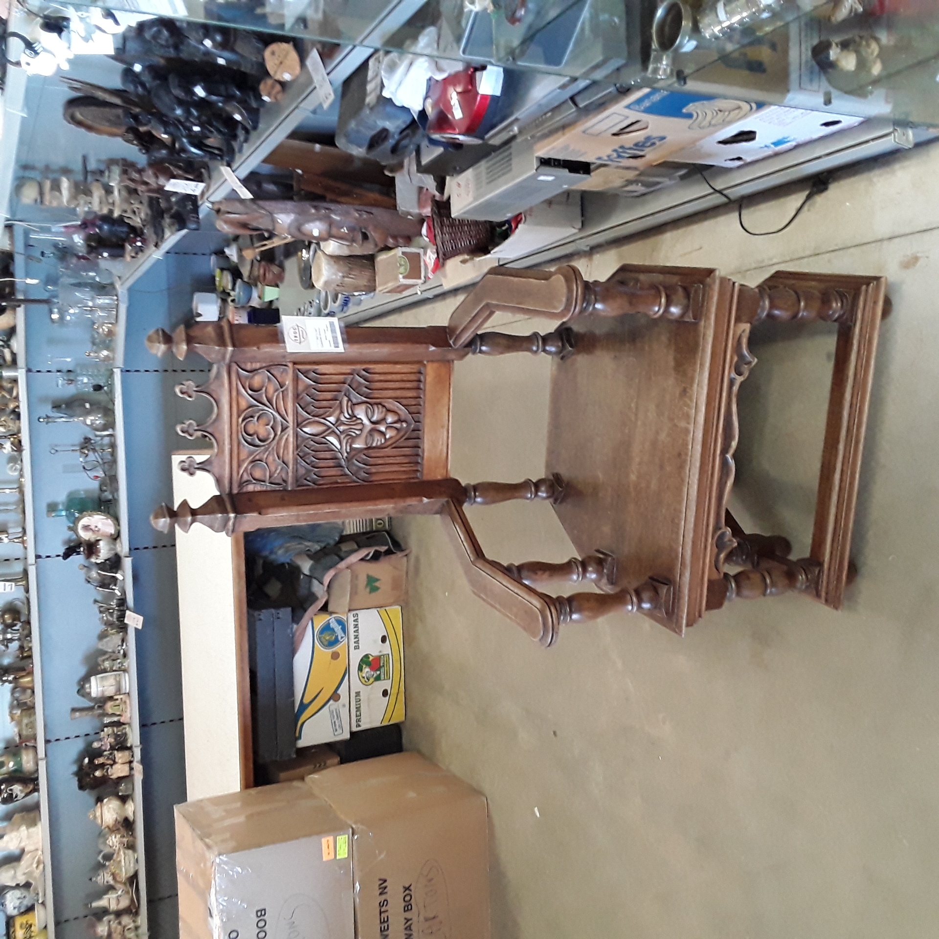 <p>Fauteuil Néo Gothique<br />125,00 € T.T.C<br /><a href="/Article/123595?type=depose" style="color:white;" target="_blank">Lien vers l'article</a></p>