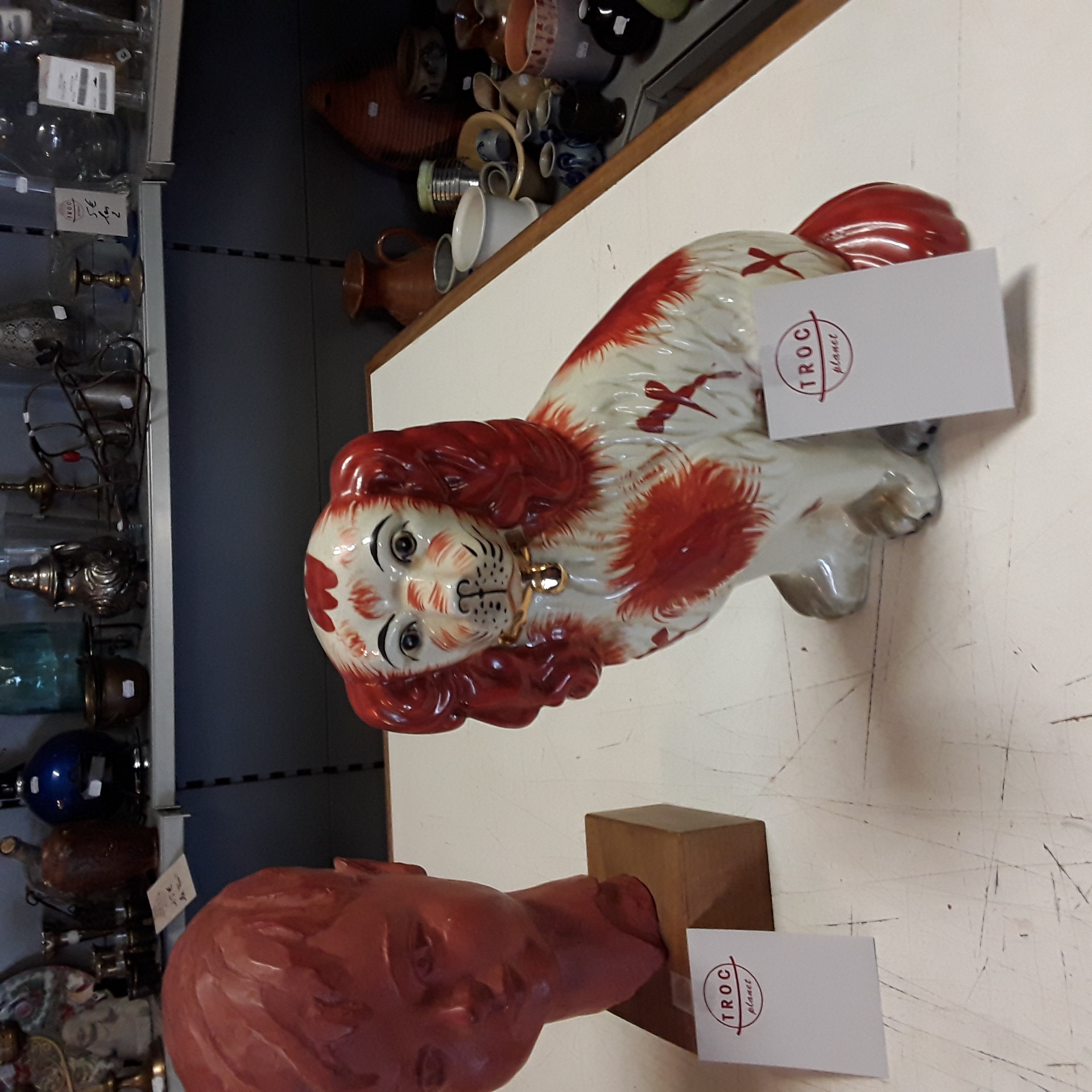 <p>Statue chien<br />50,00 € T.T.C<br /><a href="/Article/123236?type=depose" style="color:white;" target="_blank">Lien vers l'article</a></p>