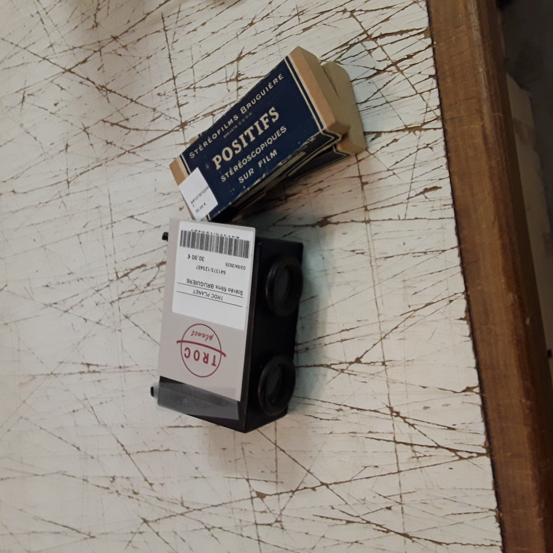 <p>Stéréo films BRUGUIERE<br />30,00 € T.T.C<br /><a href="/Article/123487?type=depose" style="color:white;" target="_blank">Lien vers l'article</a></p>