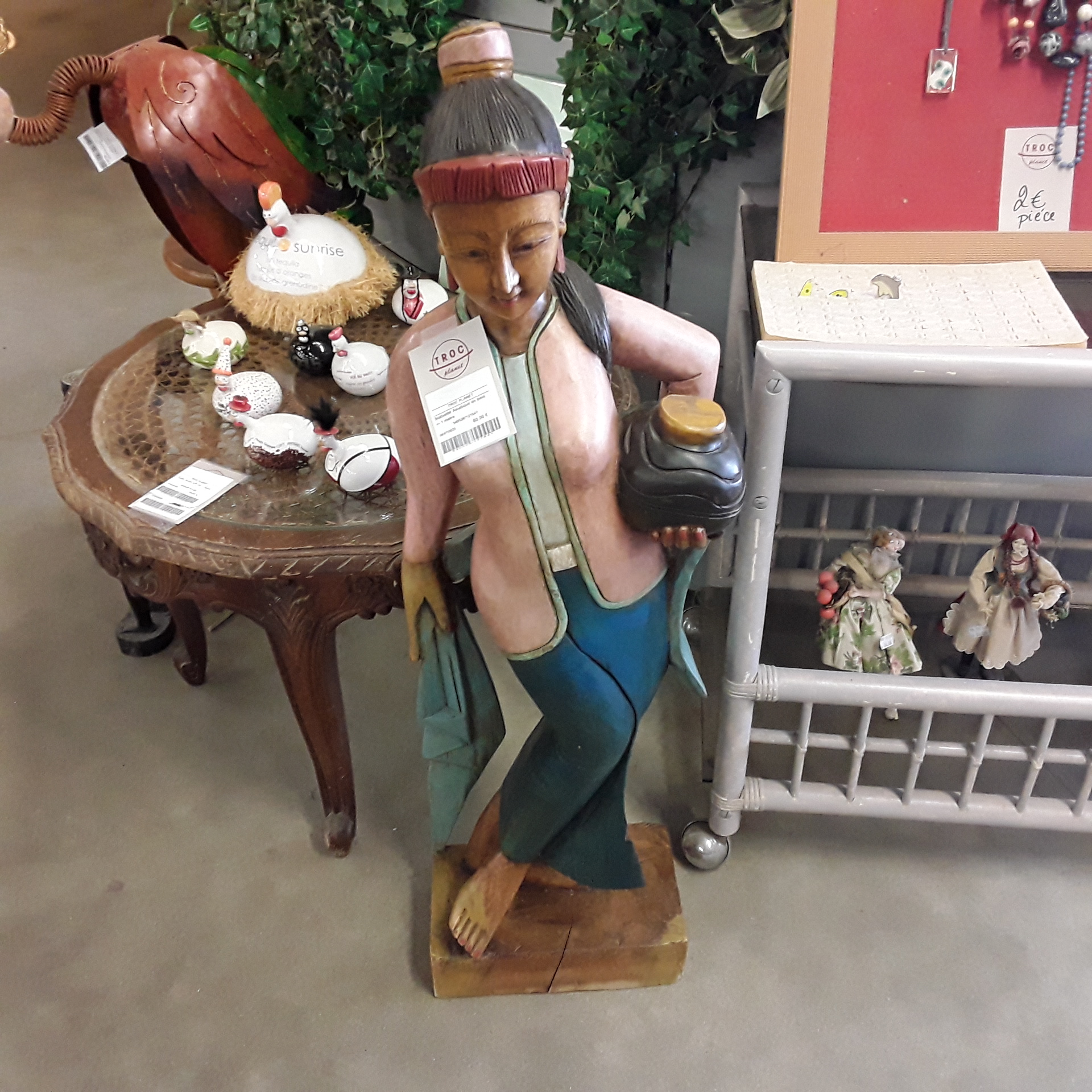 <p>Statuette Asiatique en bois<br />+- 1 mètre<br />80,00 € T.T.C<br /><a href="/Article/121841?type=depose" style="color:white;" target="_blank">Lien vers l&#39;article</a></p>