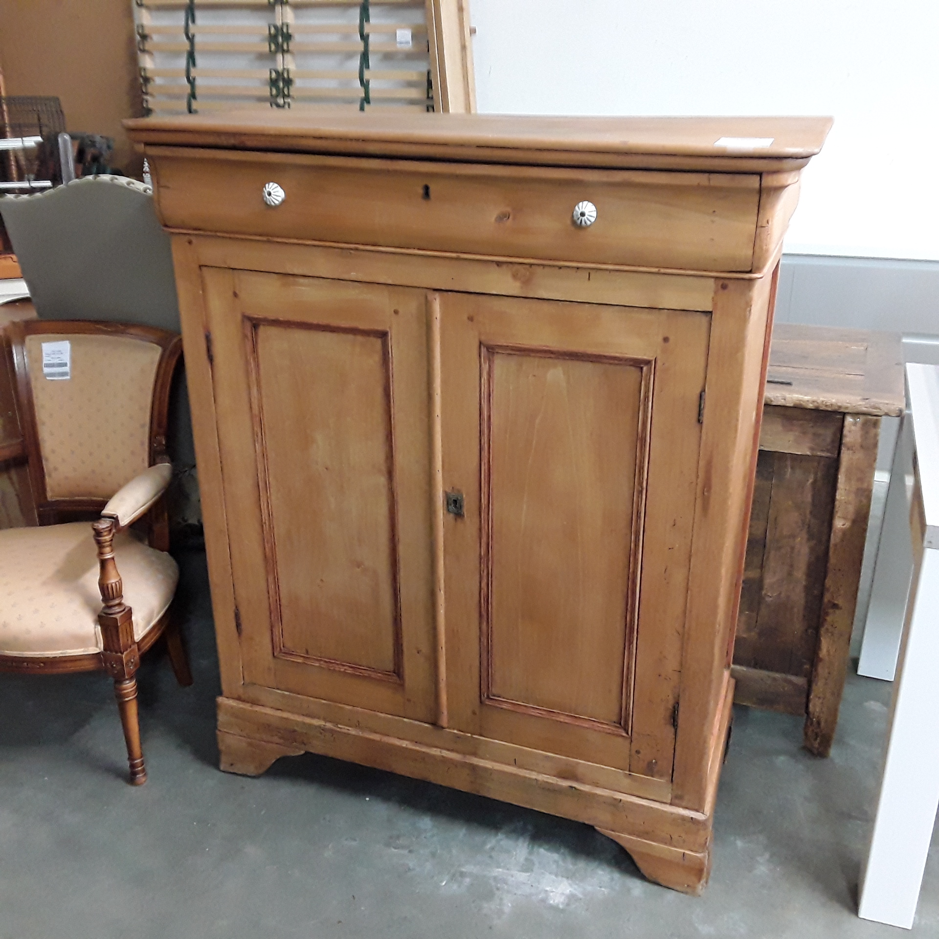 <p>Bonheur du jour Louis-Philippe<br />en peuplier<br />75,00 € T.T.C<br /><a href="/Article/121579?type=depose" style="color:white;" target="_blank">Lien vers l&#39;article</a></p>