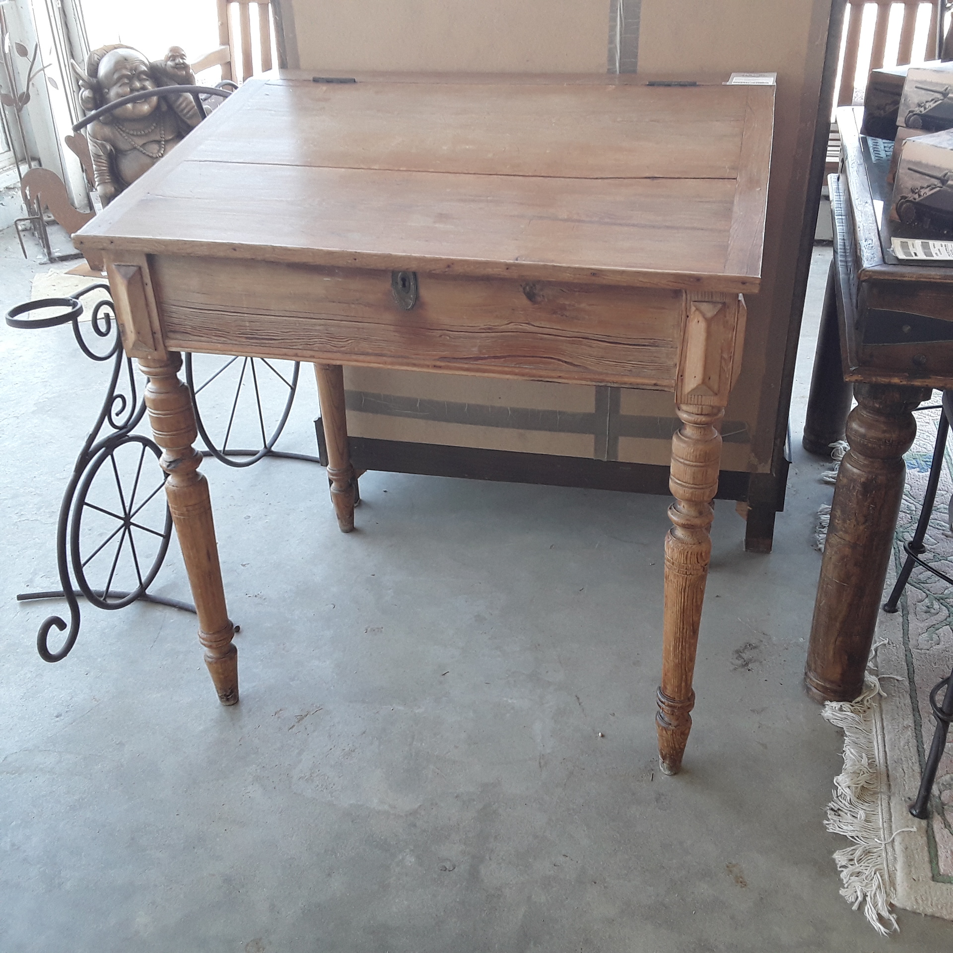 <p>Pupitre en pitchpin<br />75,00 € T.T.C<br /><a href="/Article/122431?type=depose" style="color:white;" target="_blank">Lien vers l&#39;article</a></p>