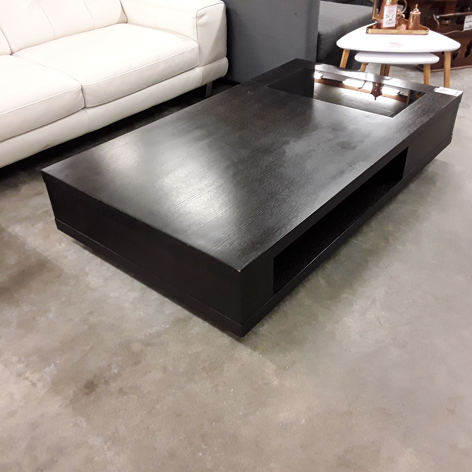 <p>Table salon noir 160 x 90 cm<br />175,00 € T.T.C<br /><a href="/Article/122807?type=depose" style="color:white;" target="_blank">Lien vers l&#39;article</a></p>