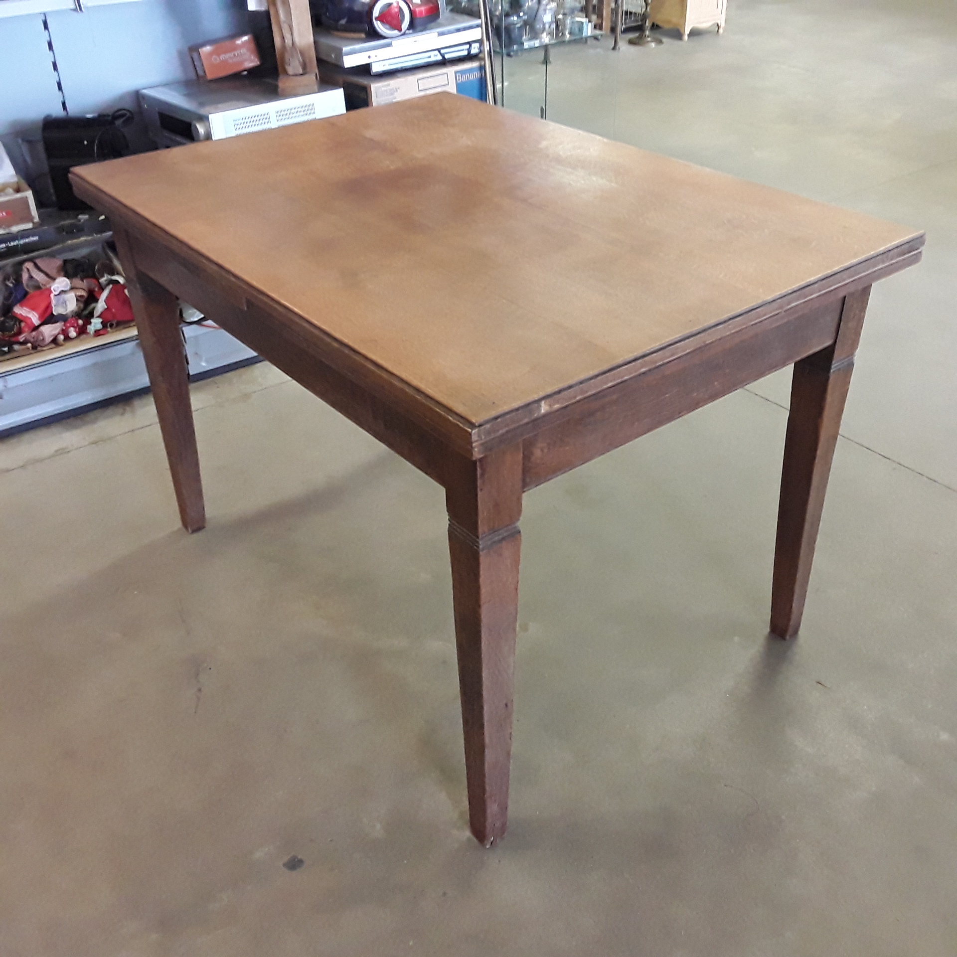 <p>Table en chêne 2 allonges<br />110/158/206 x 80 cm<br />95,00 € T.T.C<br /><a href="/Article/122222?type=depose" style="color:white;" target="_blank">Lien vers l&#39;article</a></p>