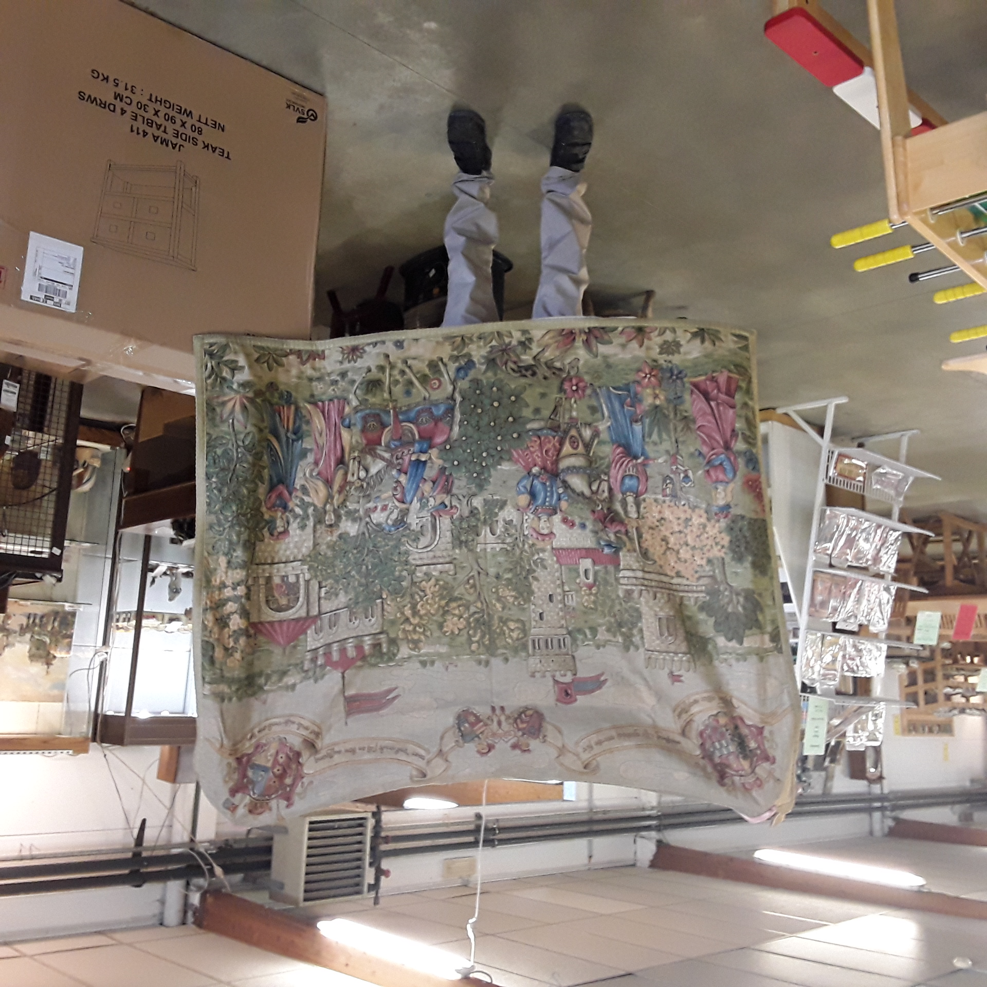 <p>Tapisserie tenture<br />Les chasses de Maximillien<br />60,00 € T.T.C<br /><a href="/Article/124482?type=depose" style="color:white;" target="_blank">Lien vers l'article</a></p>