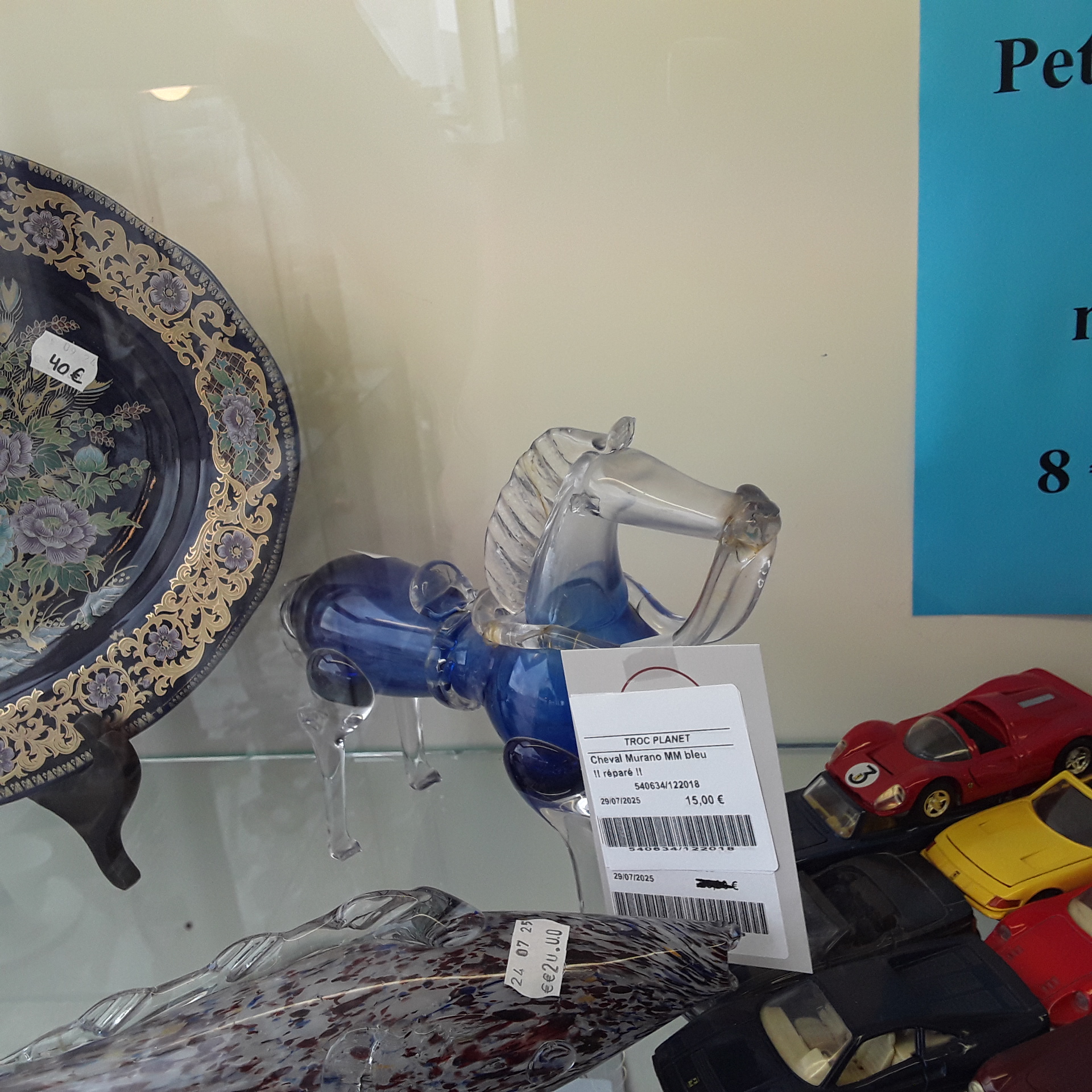 <p>Cheval Murano MM bleu<br />!! réparé !!<br />15,00 € T.T.C<br /><a href="/Article/122018?type=depose" style="color:white;" target="_blank">Lien vers l&#39;article</a></p>