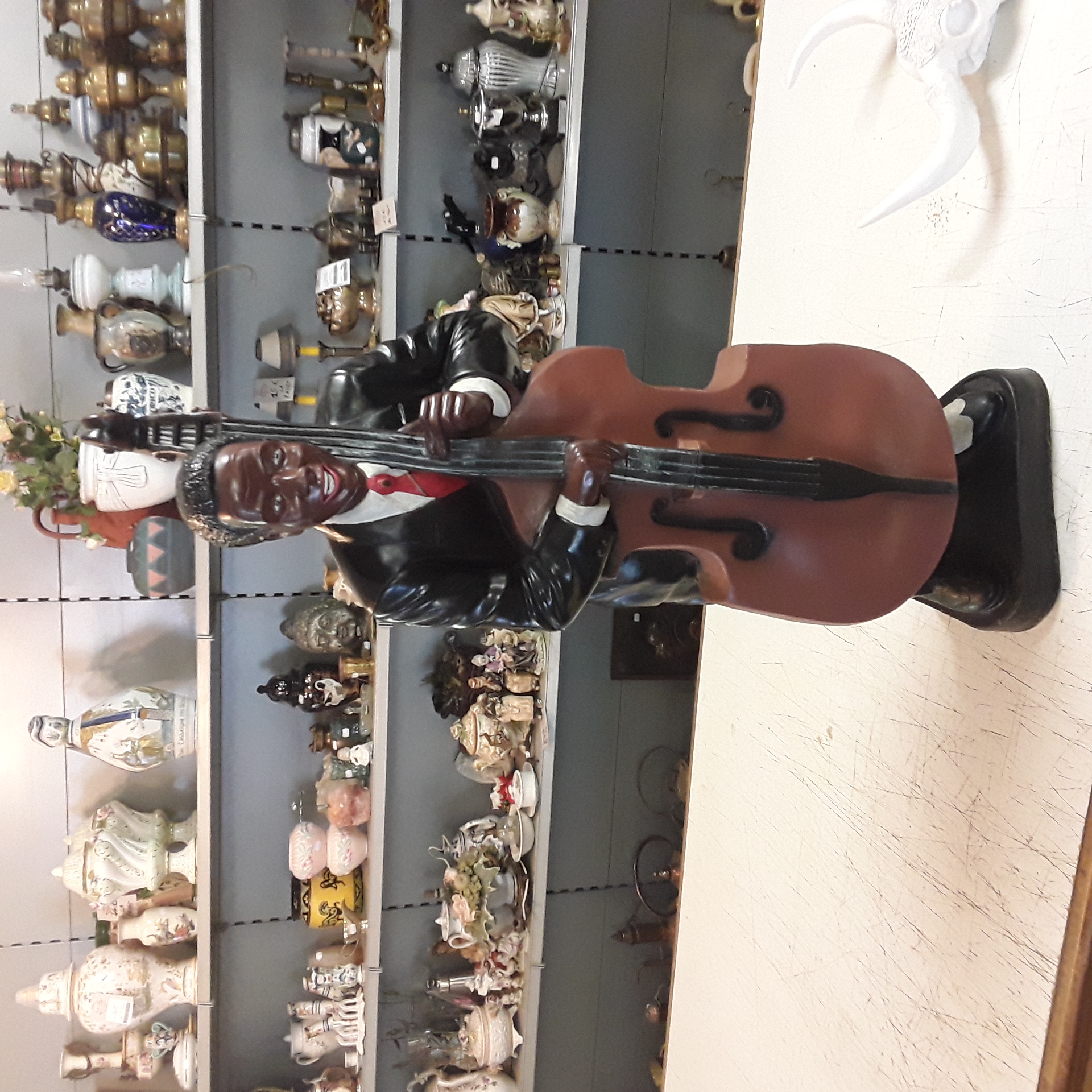 <p>Statuette joueur de jazz <br />en résine :Abimé<br />50,00 € T.T.C<br /><a href="/Article/124574?type=depose" style="color:white;" target="_blank">Lien vers l'article</a></p>