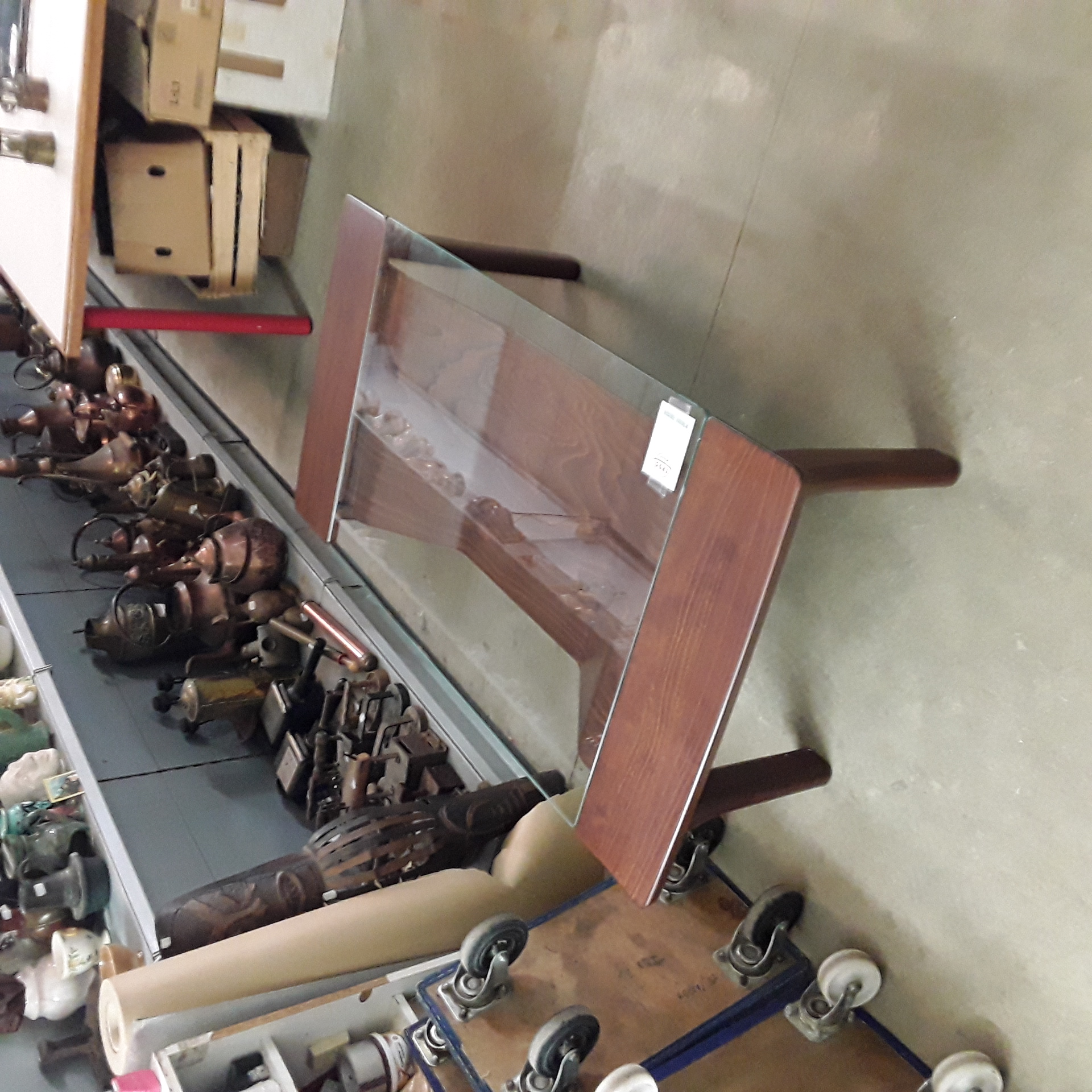 <p>Table de salon design<br /> dessus en verre Stressless<br />160,00 € T.T.C<br /><a href="/Article/123247?type=depose" style="color:white;" target="_blank">Lien vers l'article</a></p>