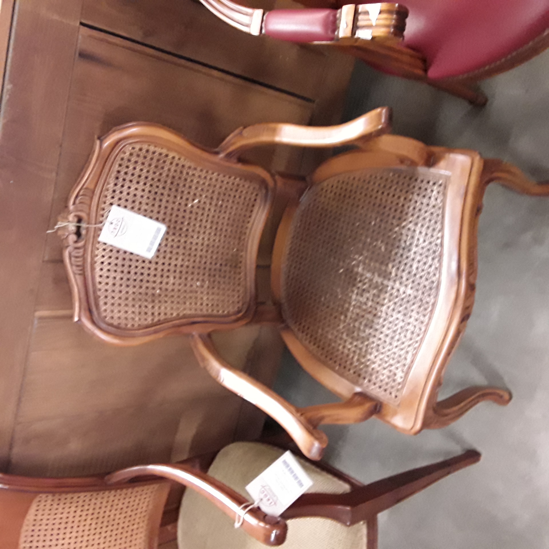 <p>Fauteuil cannelé (523)<br />style Louis XV<br />55,00 € T.T.C<br /><a href="/Article/4787?type=neuf" style="color:white;" target="_blank">Lien vers l'article</a></p>