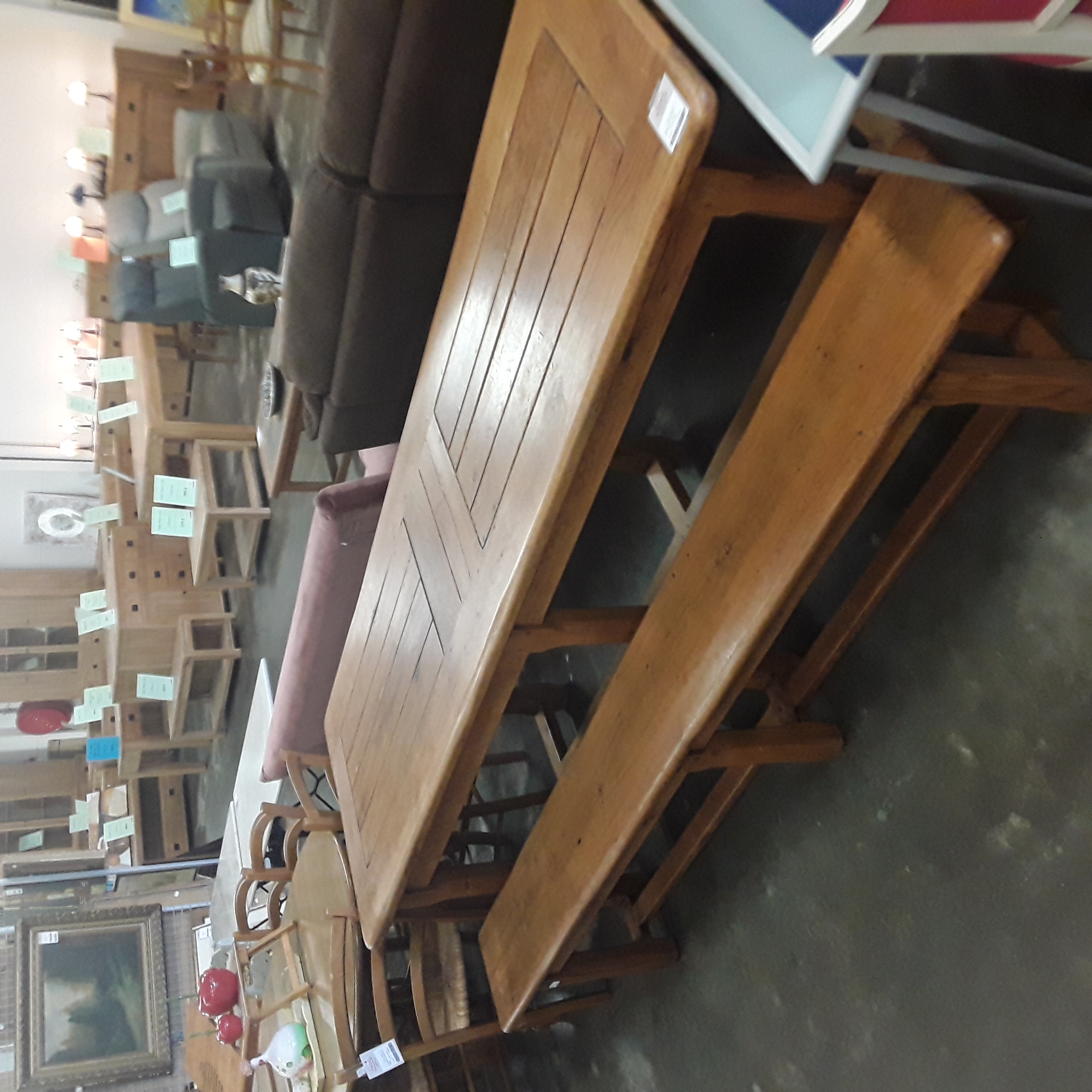 <p>Table chêne 250*80cm<br />plus banc en chêne<br />375,00 € T.T.C<br /><a href="/Article/123297?type=depose" style="color:white;" target="_blank">Lien vers l'article</a></p>