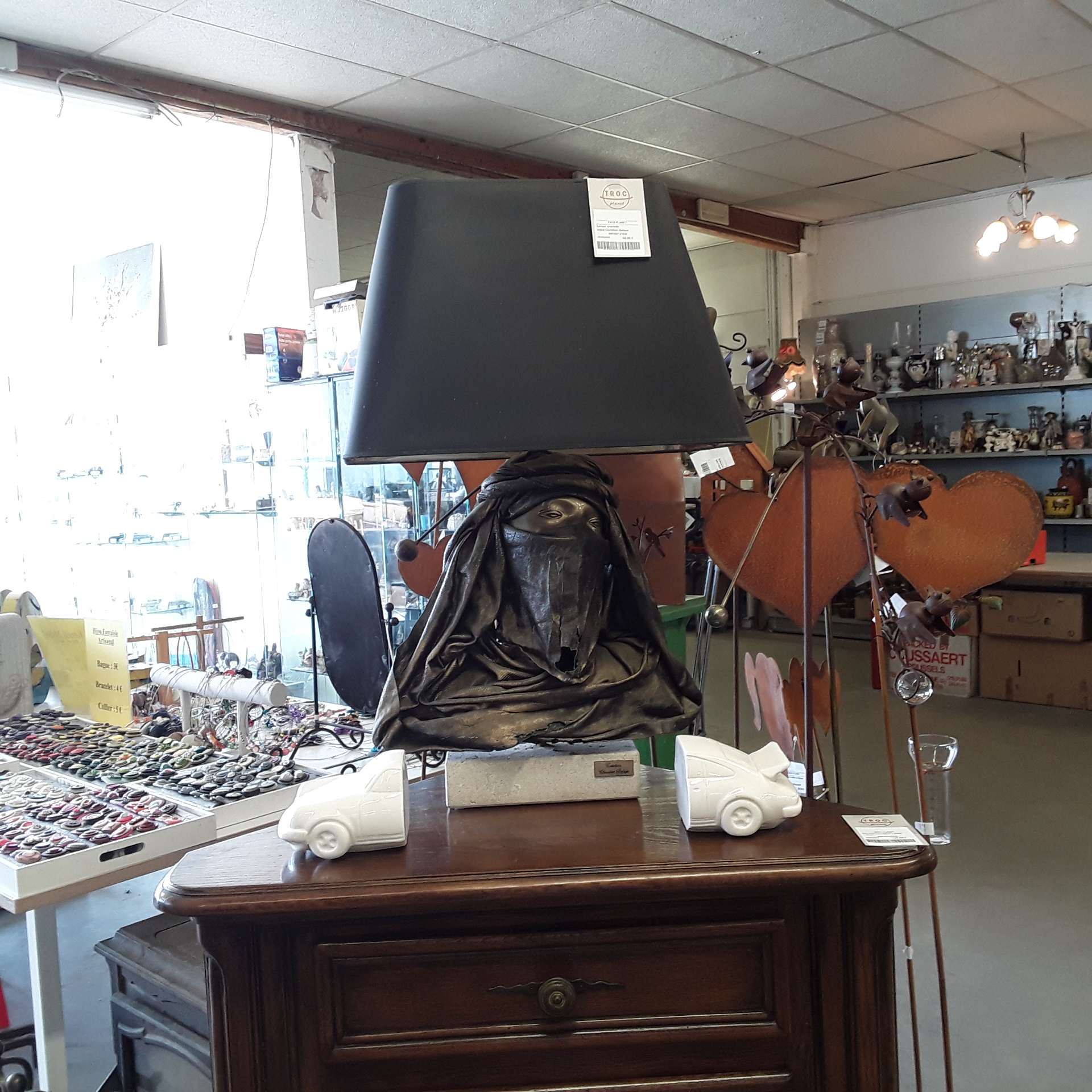 <p>Lampe orientale<br />signé Christian Defays<br />40,00 € T.T.C<br /><a href="/Article/121539?type=depose" style="color:white;" target="_blank">Lien vers l&#39;article</a></p>