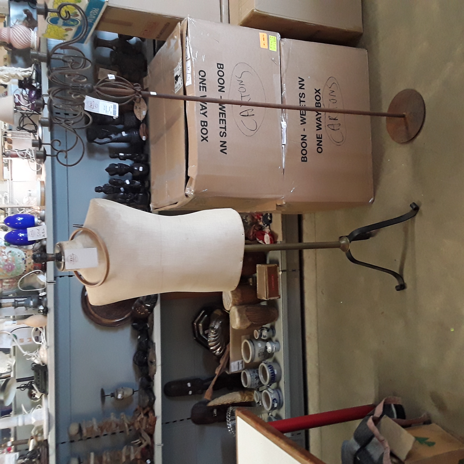 <p>Buste de manequin sur pied<br />50,00 € T.T.C<br /><a href="/Article/123585?type=depose" style="color:white;" target="_blank">Lien vers l'article</a></p>